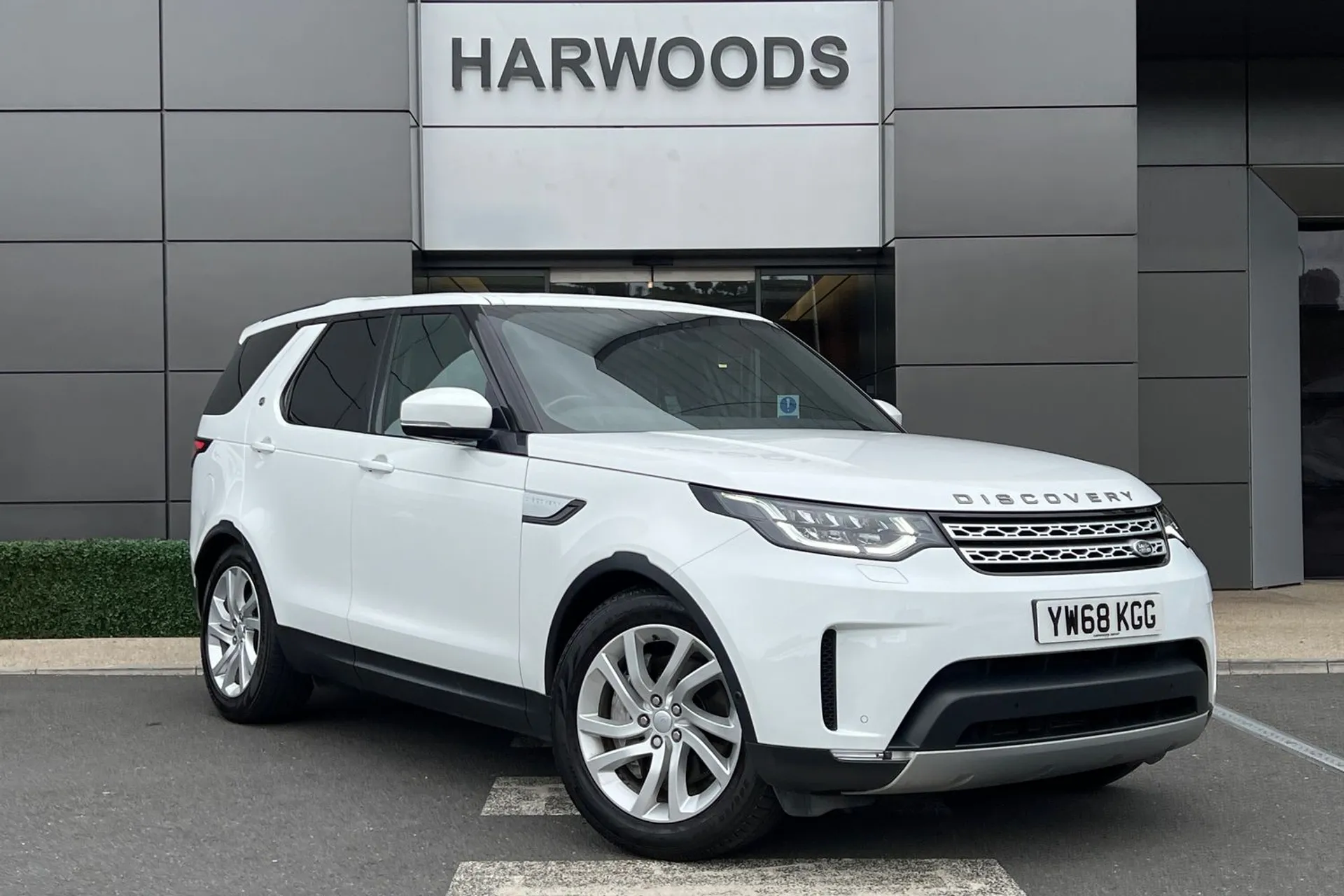 LAND ROVER DISCOVERY focused image