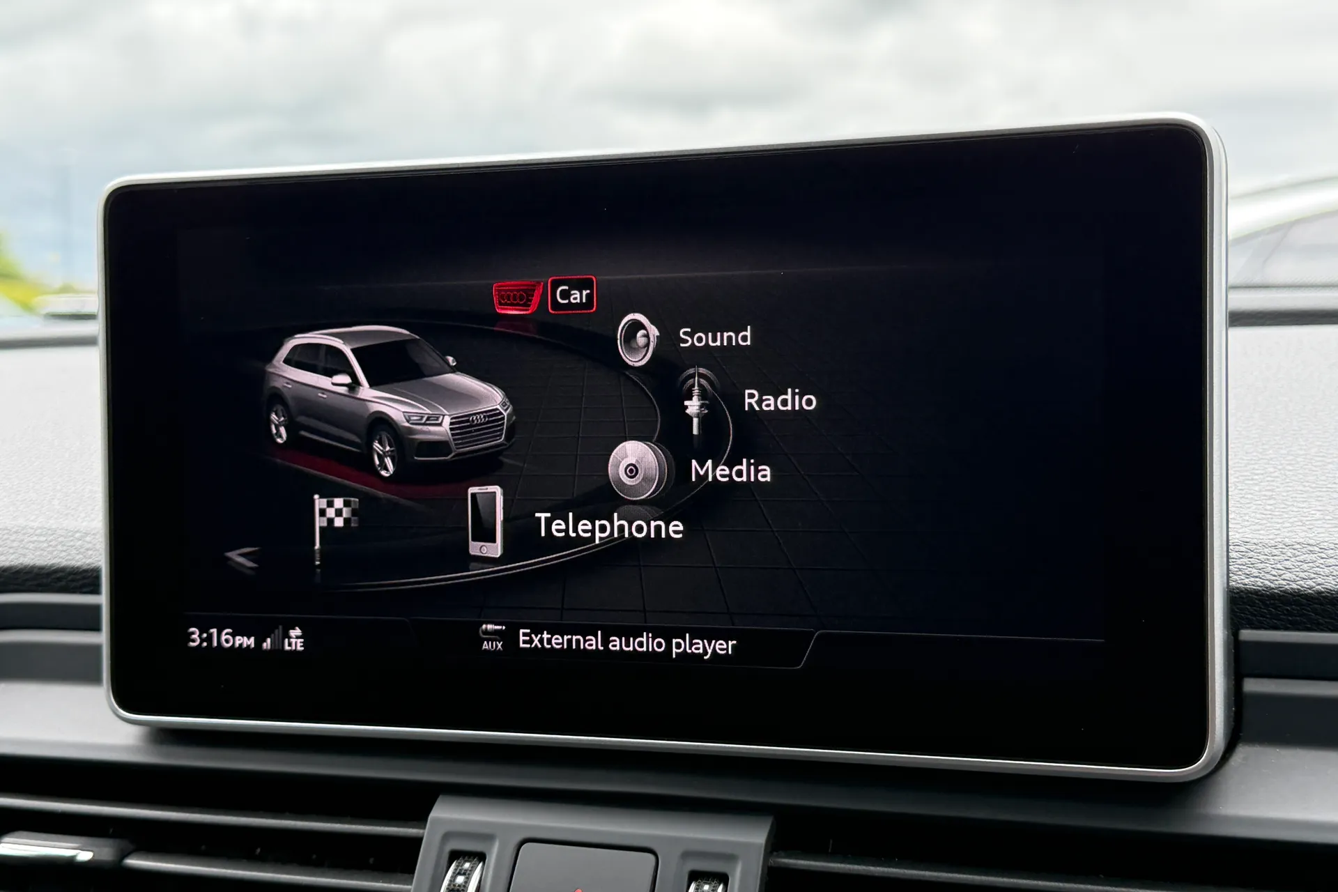 Audi Q5 thumbnail image number 11