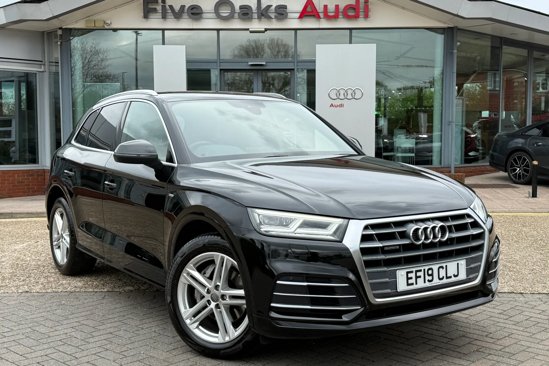 Audi Q5 focused image