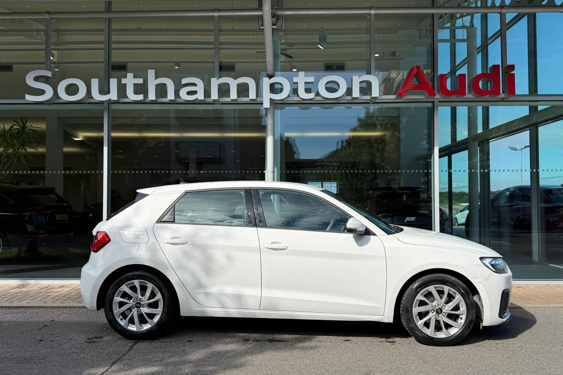 Audi A1 thumbnail image number 2