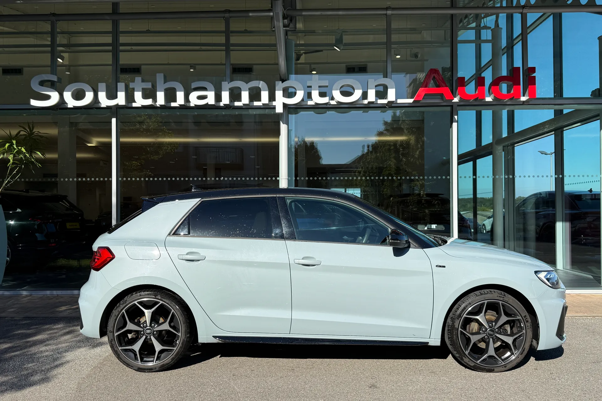 Audi A1 thumbnail image number 2