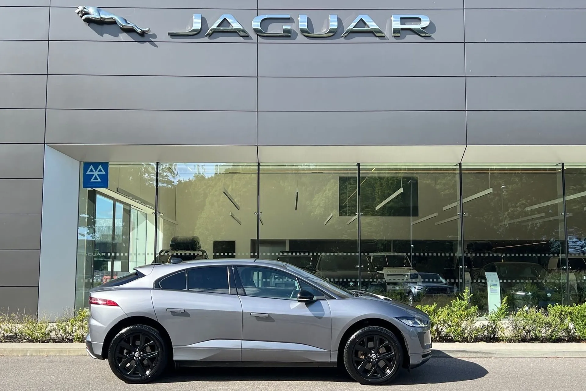 Jaguar I-PACE thumbnail image number 2