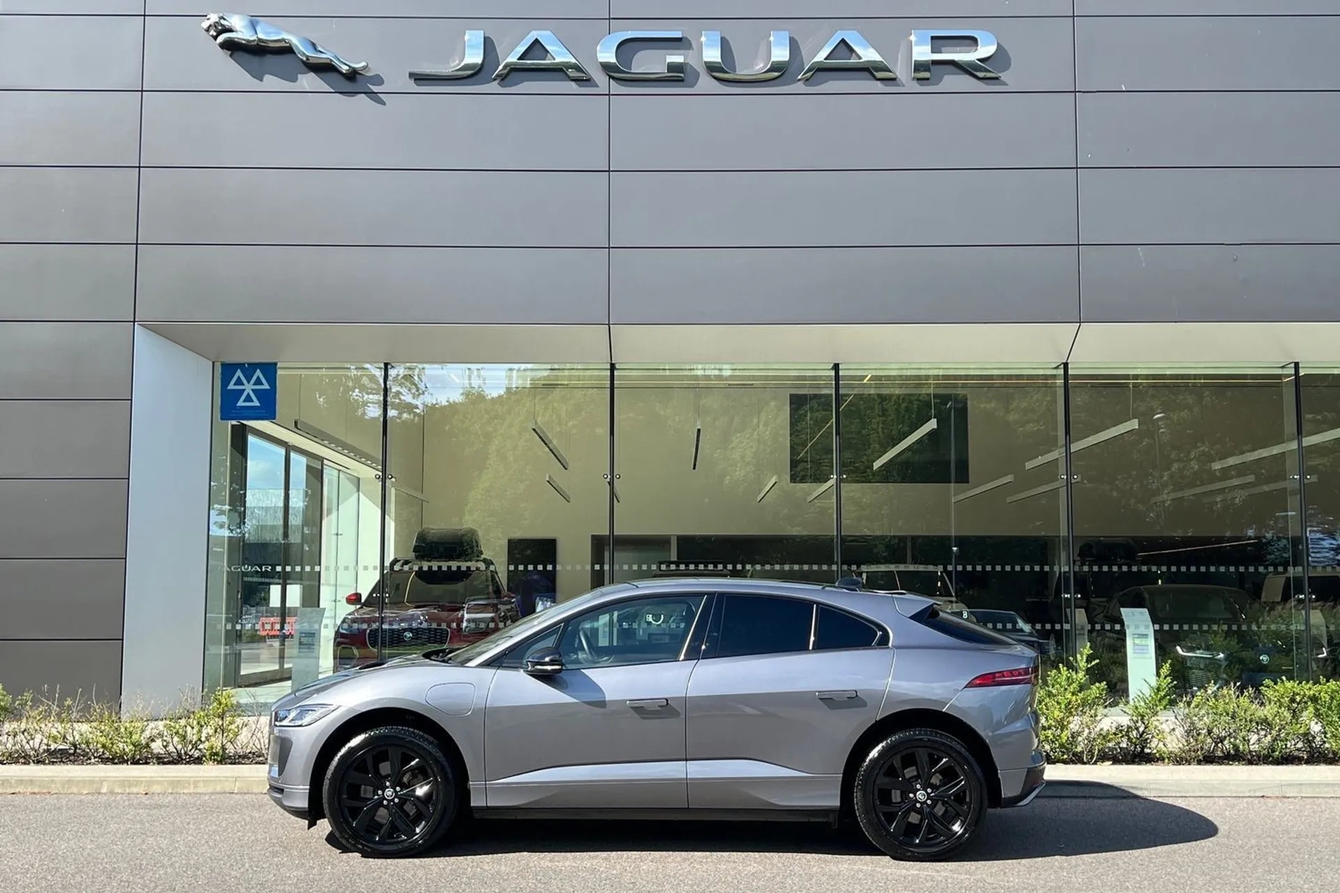 Jaguar I-PACE thumbnail image number 7