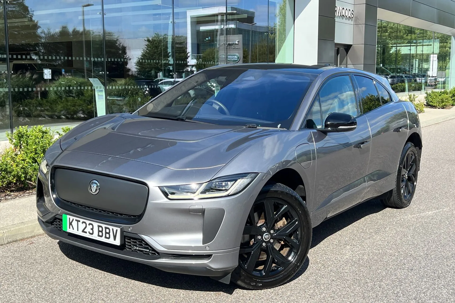 Jaguar I-PACE thumbnail image number 12