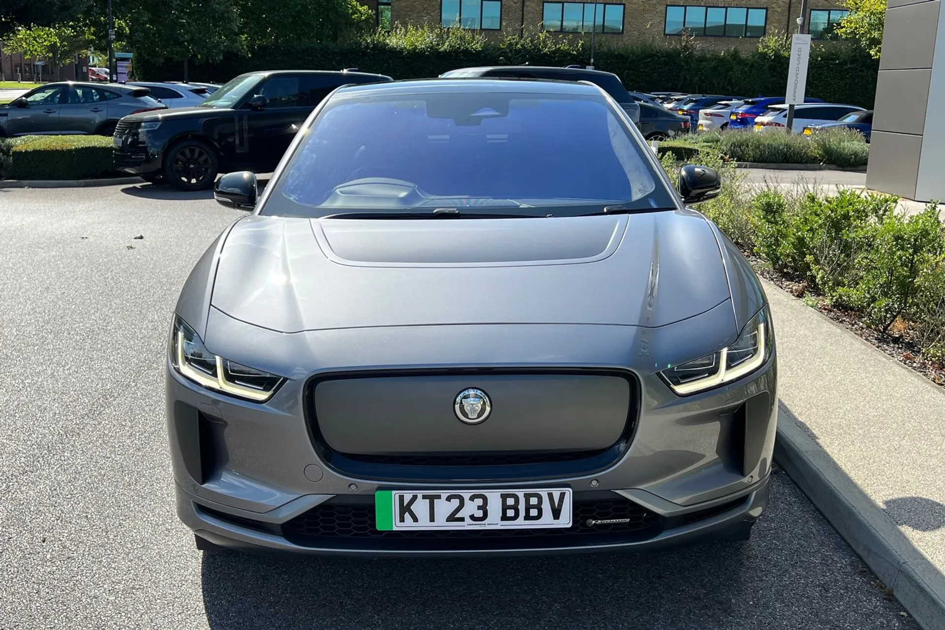 Jaguar I-PACE thumbnail image number 13