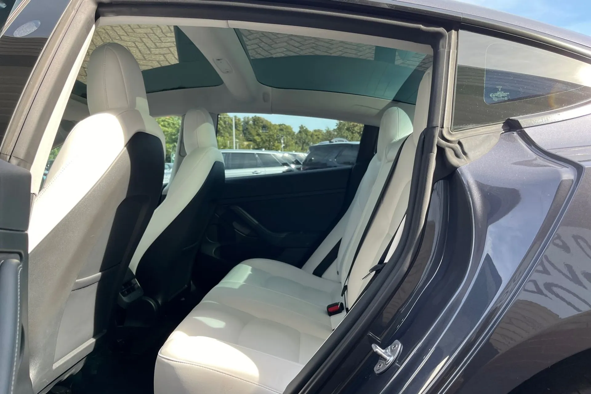 TESLA MODEL 3 thumbnail image number 29