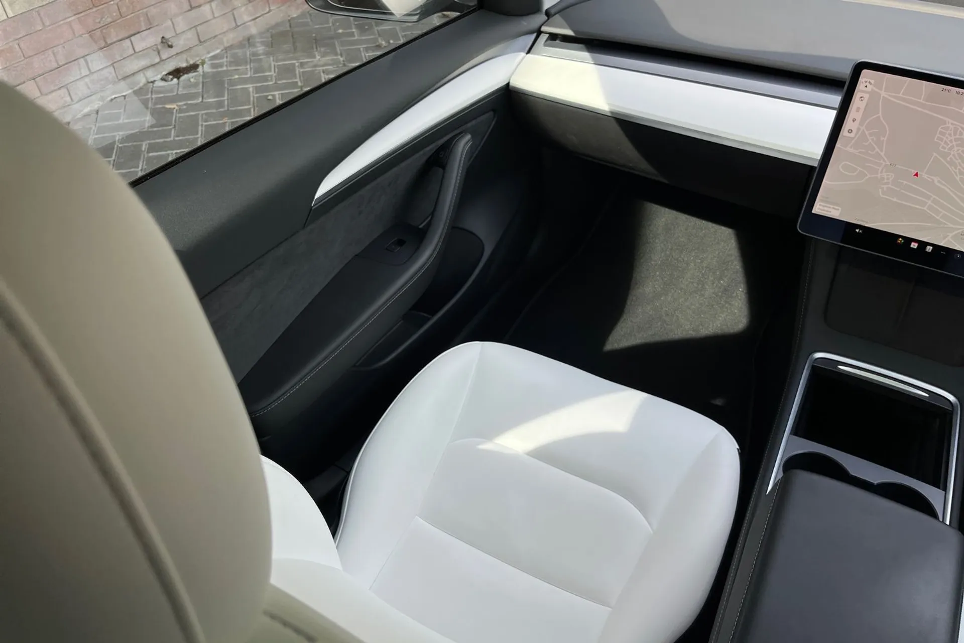 TESLA MODEL 3 thumbnail image number 23