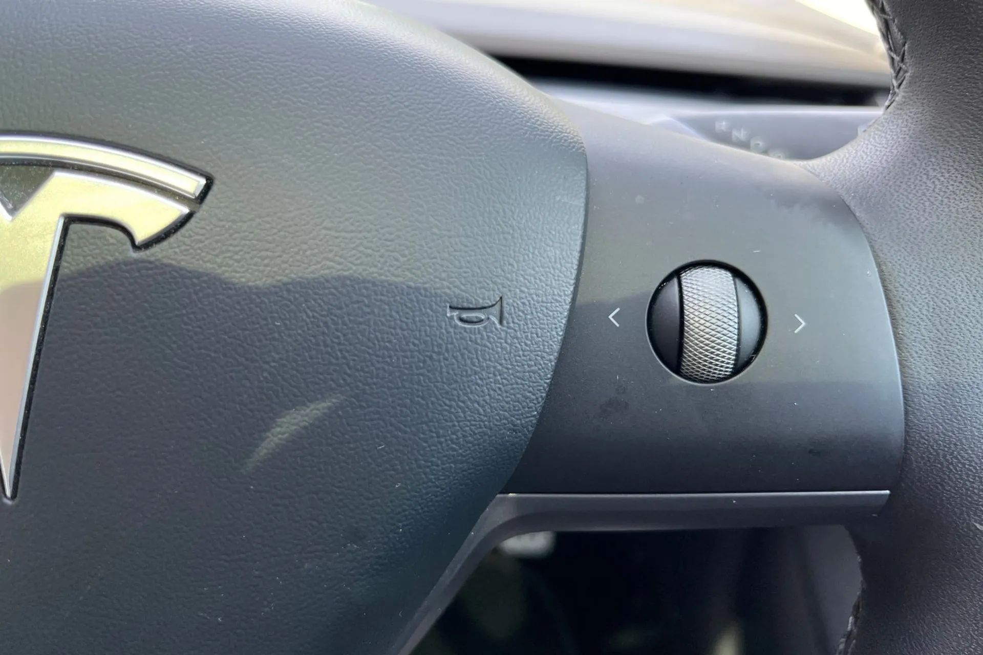 TESLA MODEL 3 thumbnail image number 33