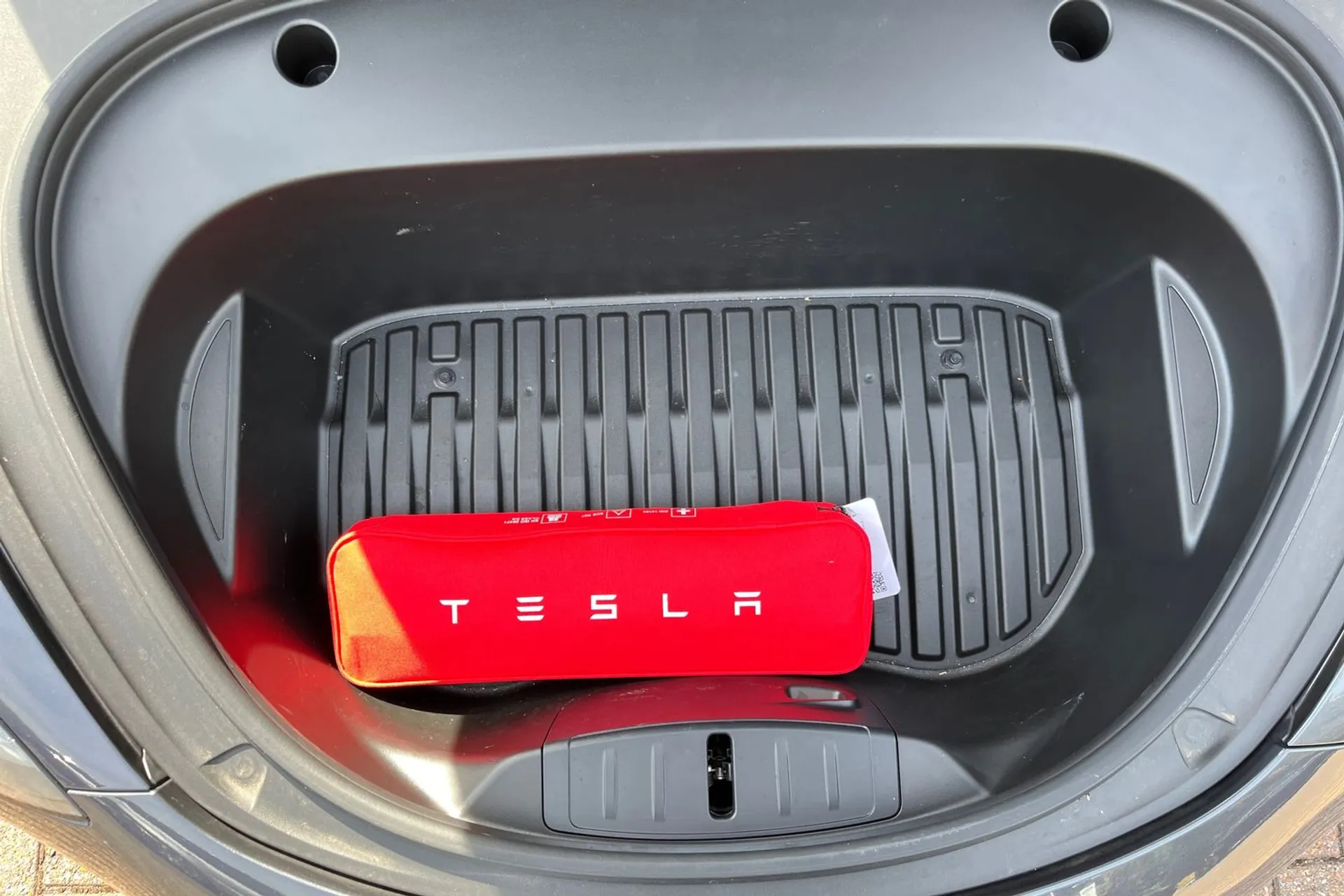 TESLA MODEL 3 thumbnail image number 51