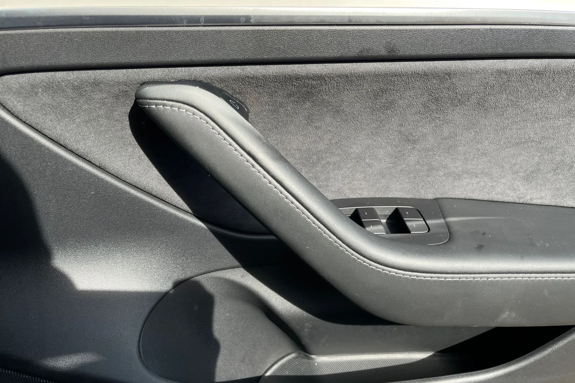 TESLA MODEL 3 thumbnail image number 35