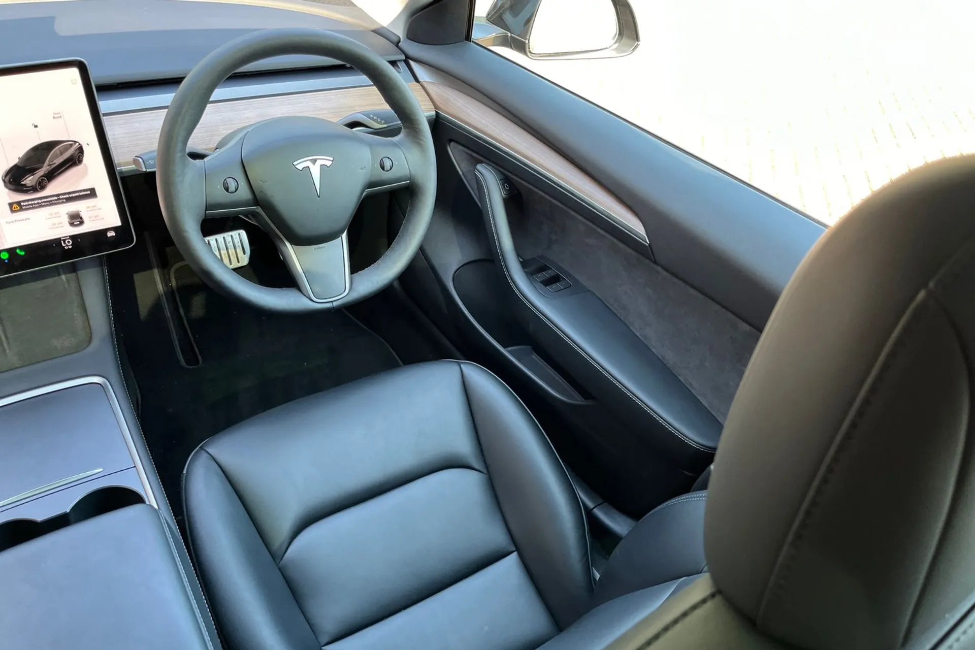 TESLA MODEL 3 thumbnail image number 24