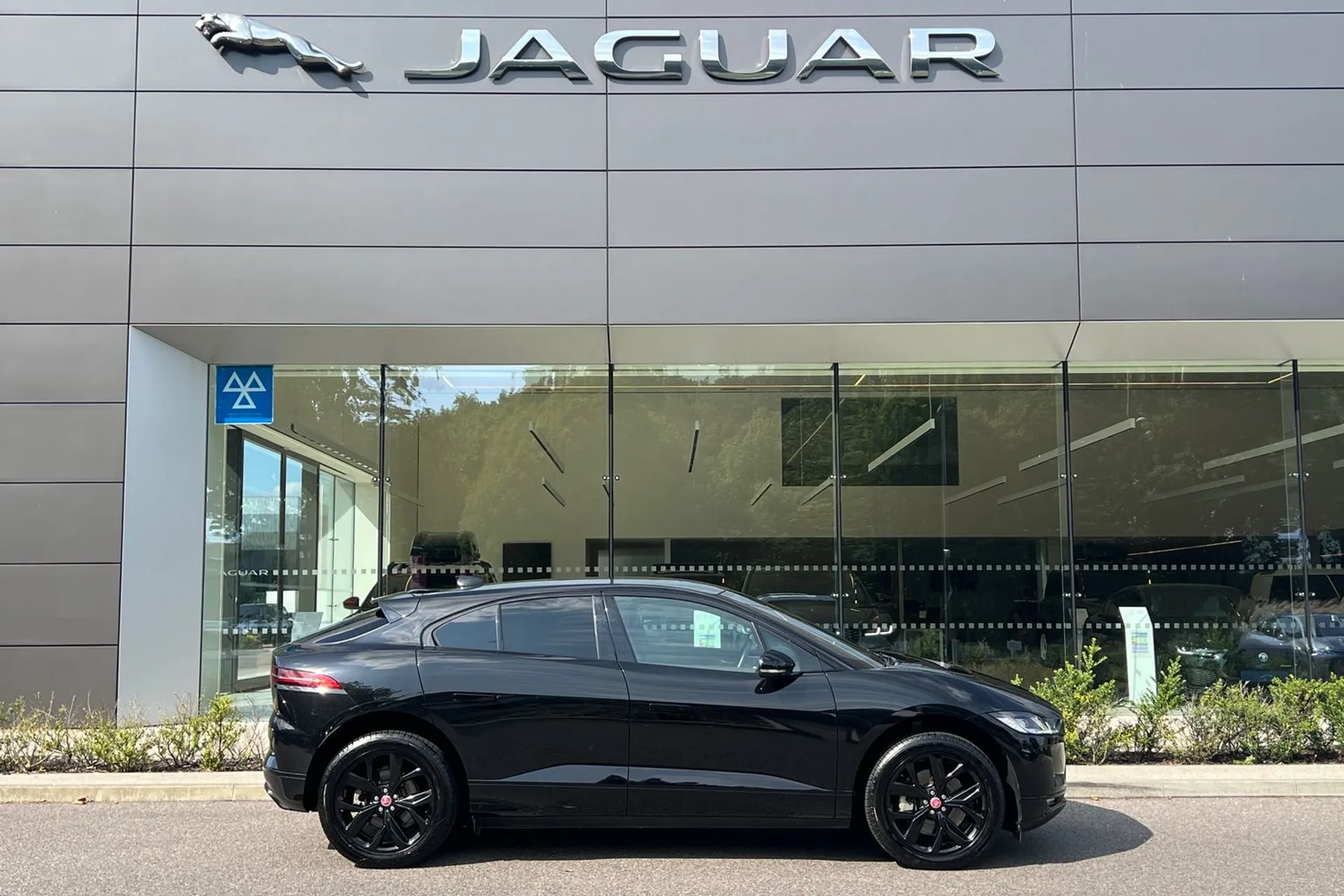 Jaguar I-PACE thumbnail image number 2