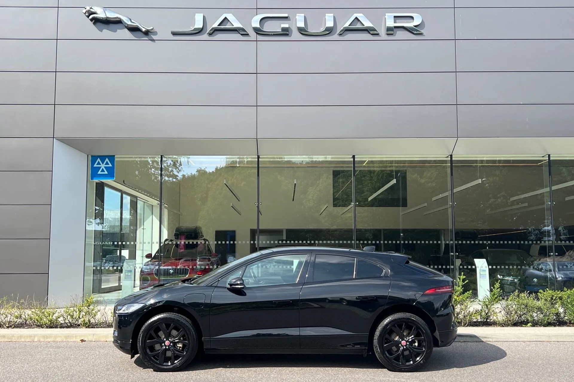 Jaguar I-PACE thumbnail image number 7