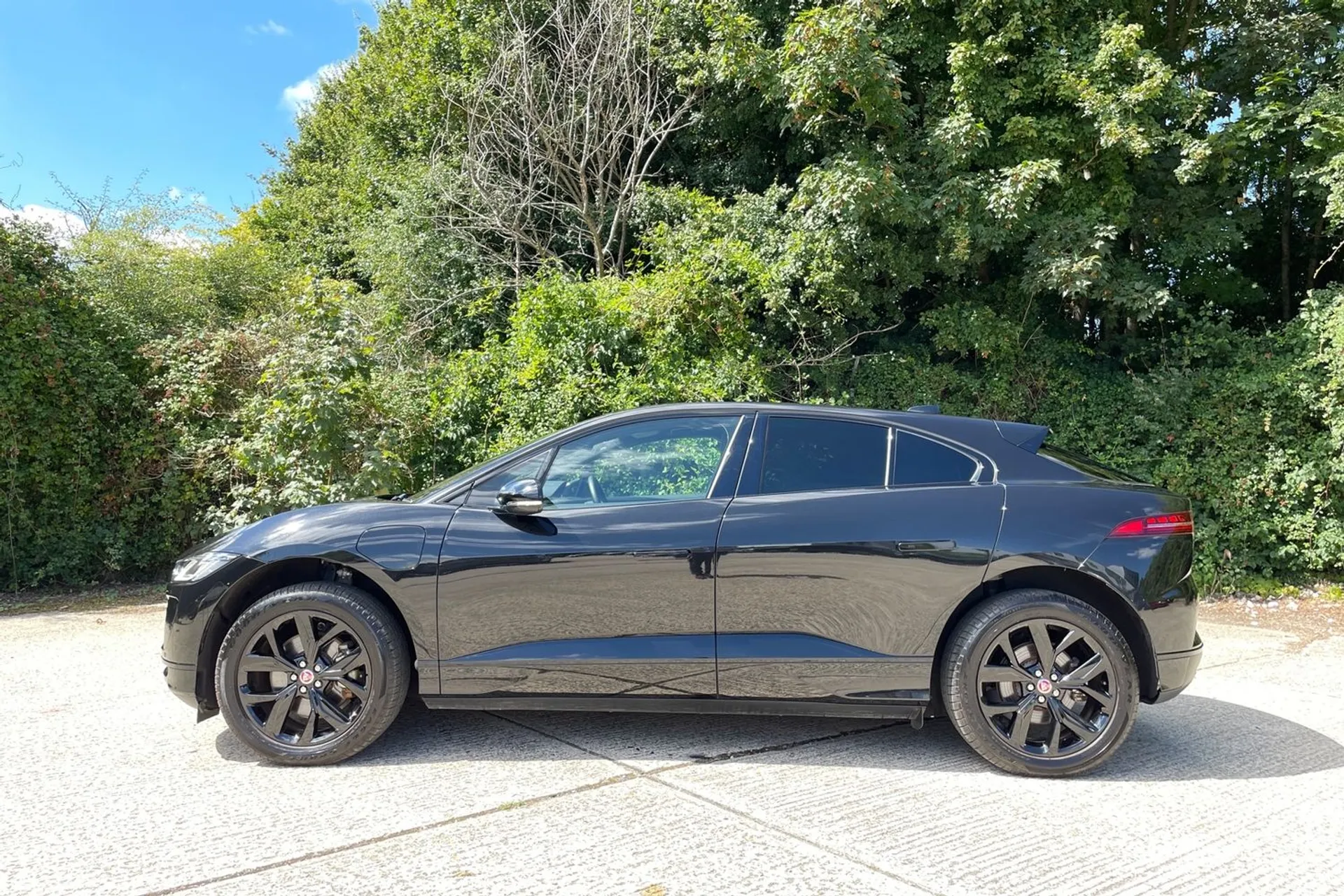 Jaguar I-PACE thumbnail image number 10