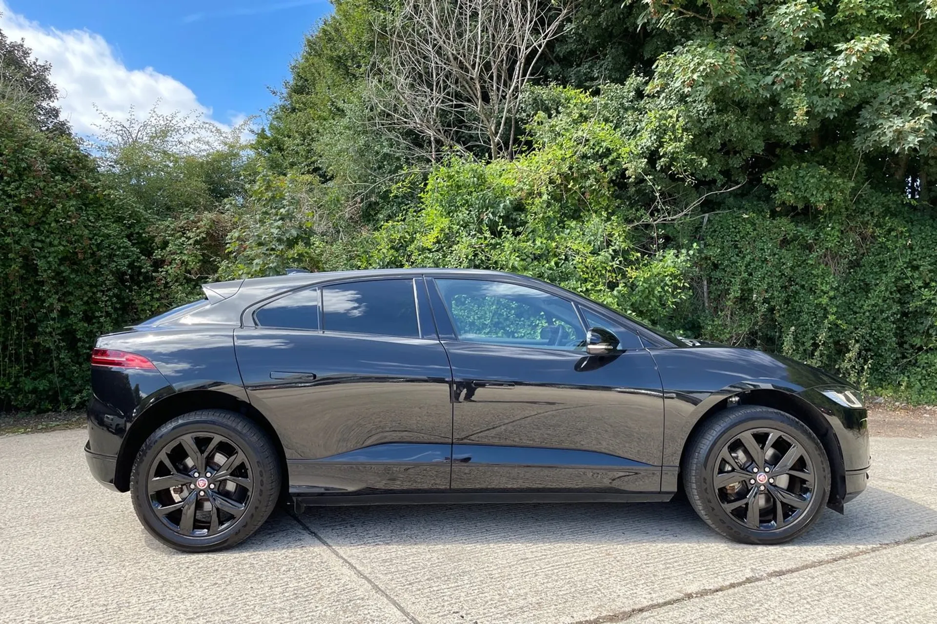 Jaguar I-PACE thumbnail image number 2