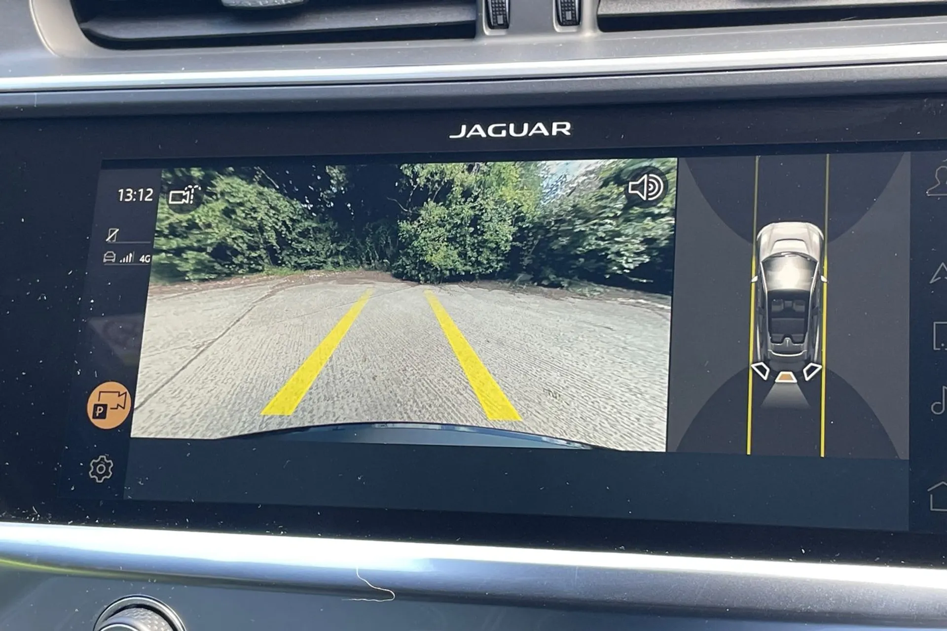 Jaguar I-PACE thumbnail image number 5