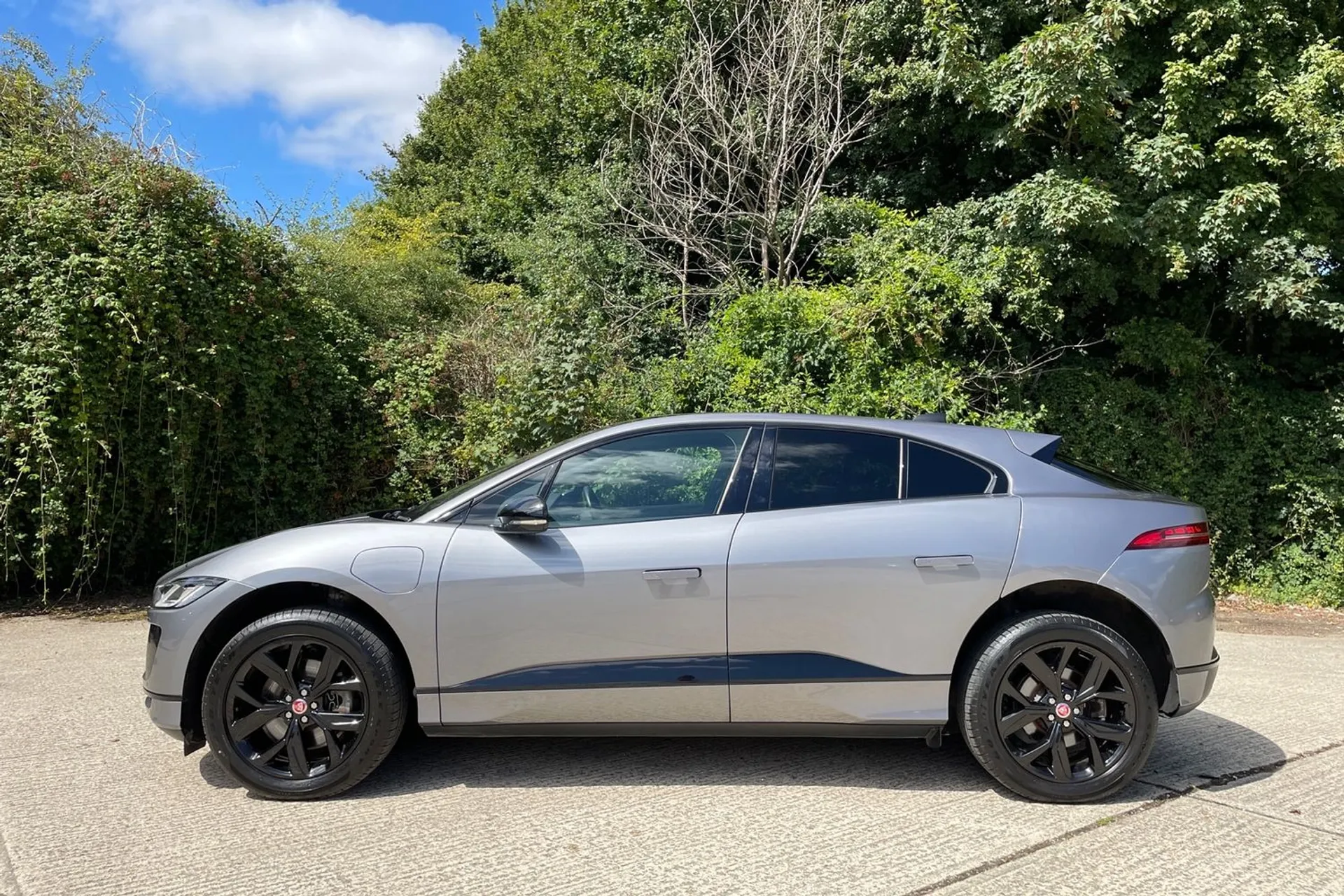 Jaguar I-PACE thumbnail image number 9