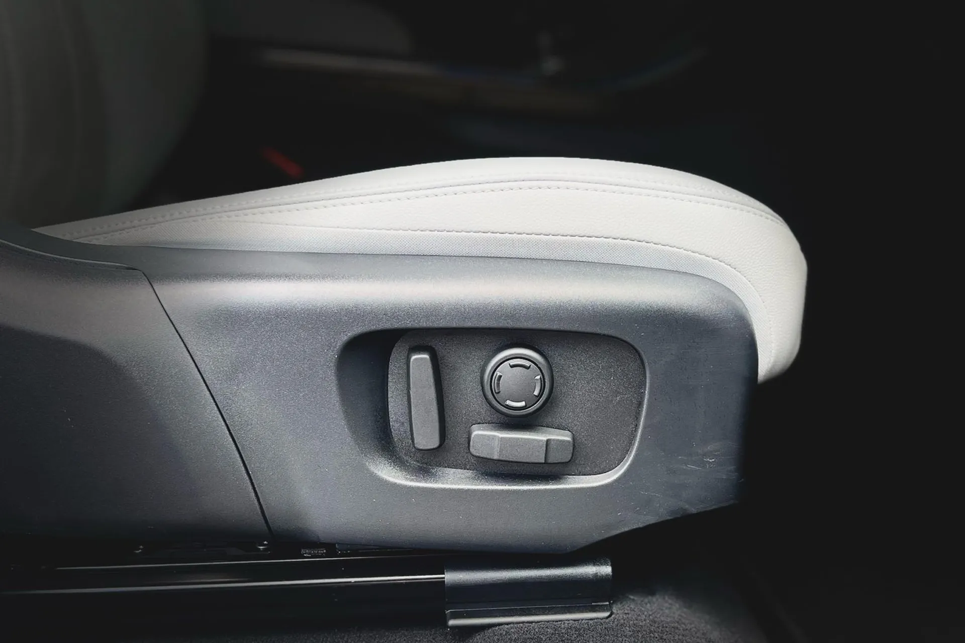 LAND ROVER RANGE ROVER EVOQUE thumbnail image number 36