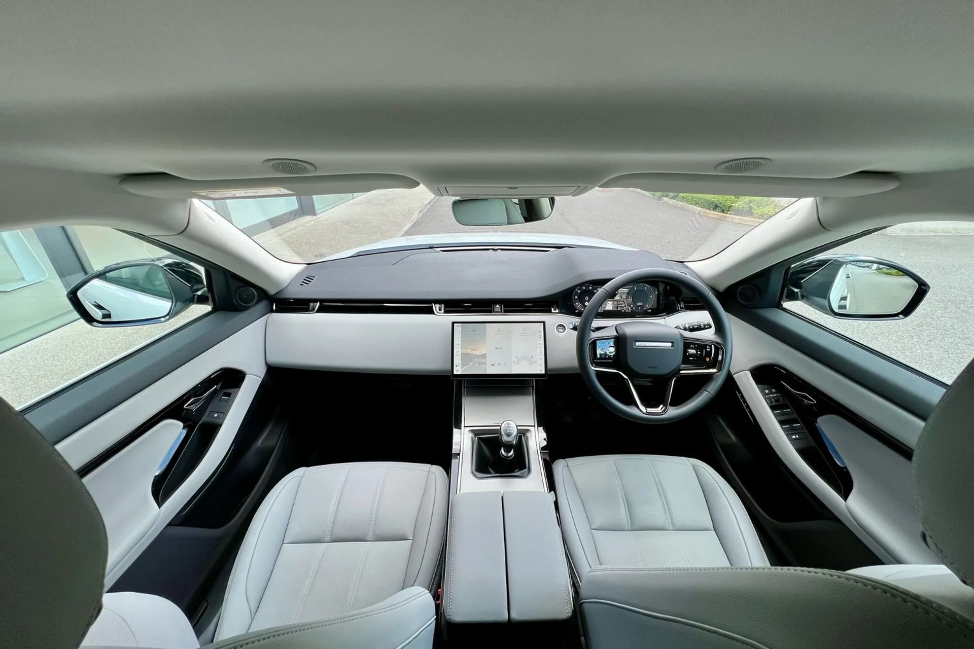 LAND ROVER RANGE ROVER EVOQUE thumbnail image number 3