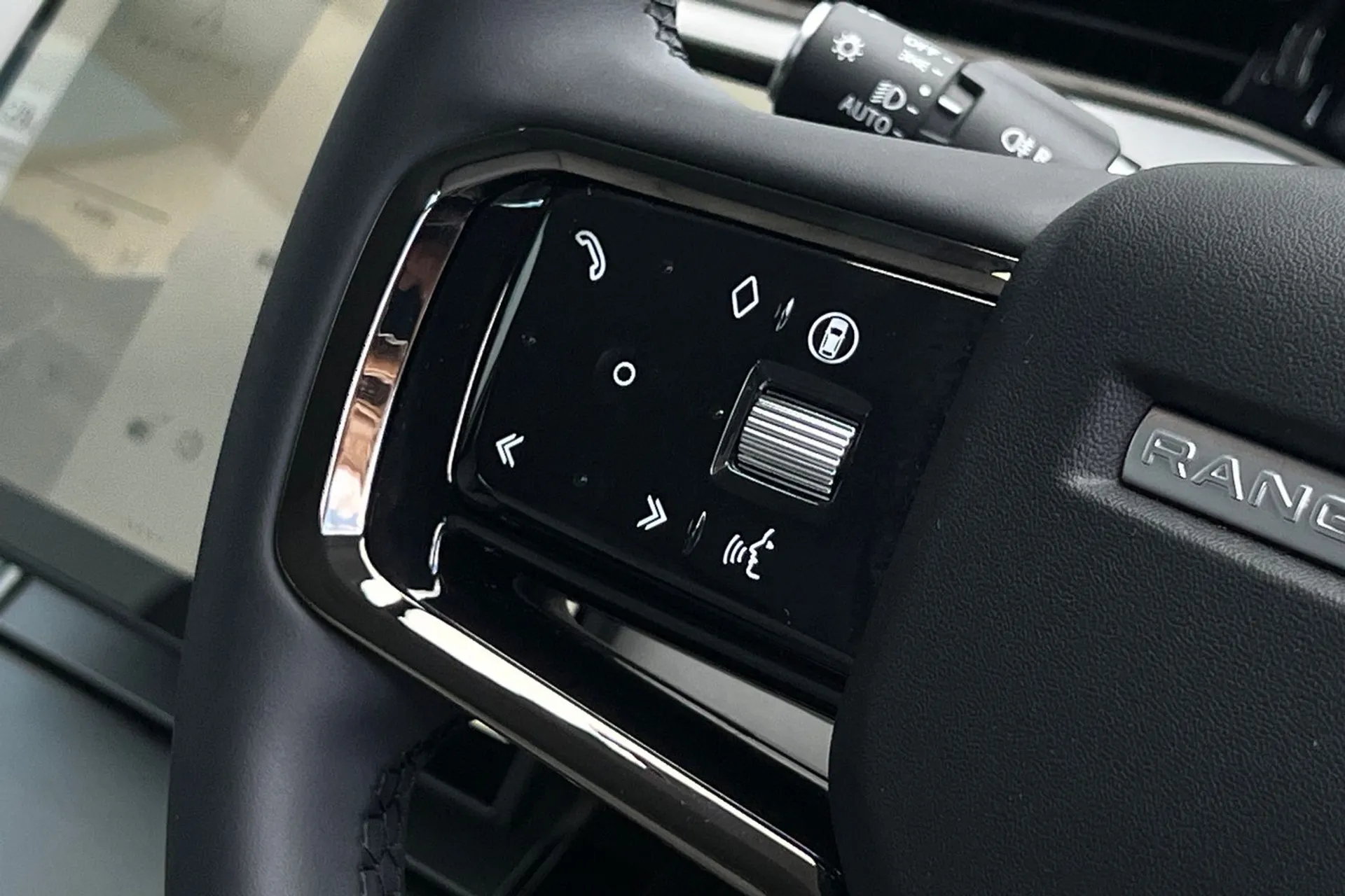 LAND ROVER RANGE ROVER EVOQUE thumbnail image number 45