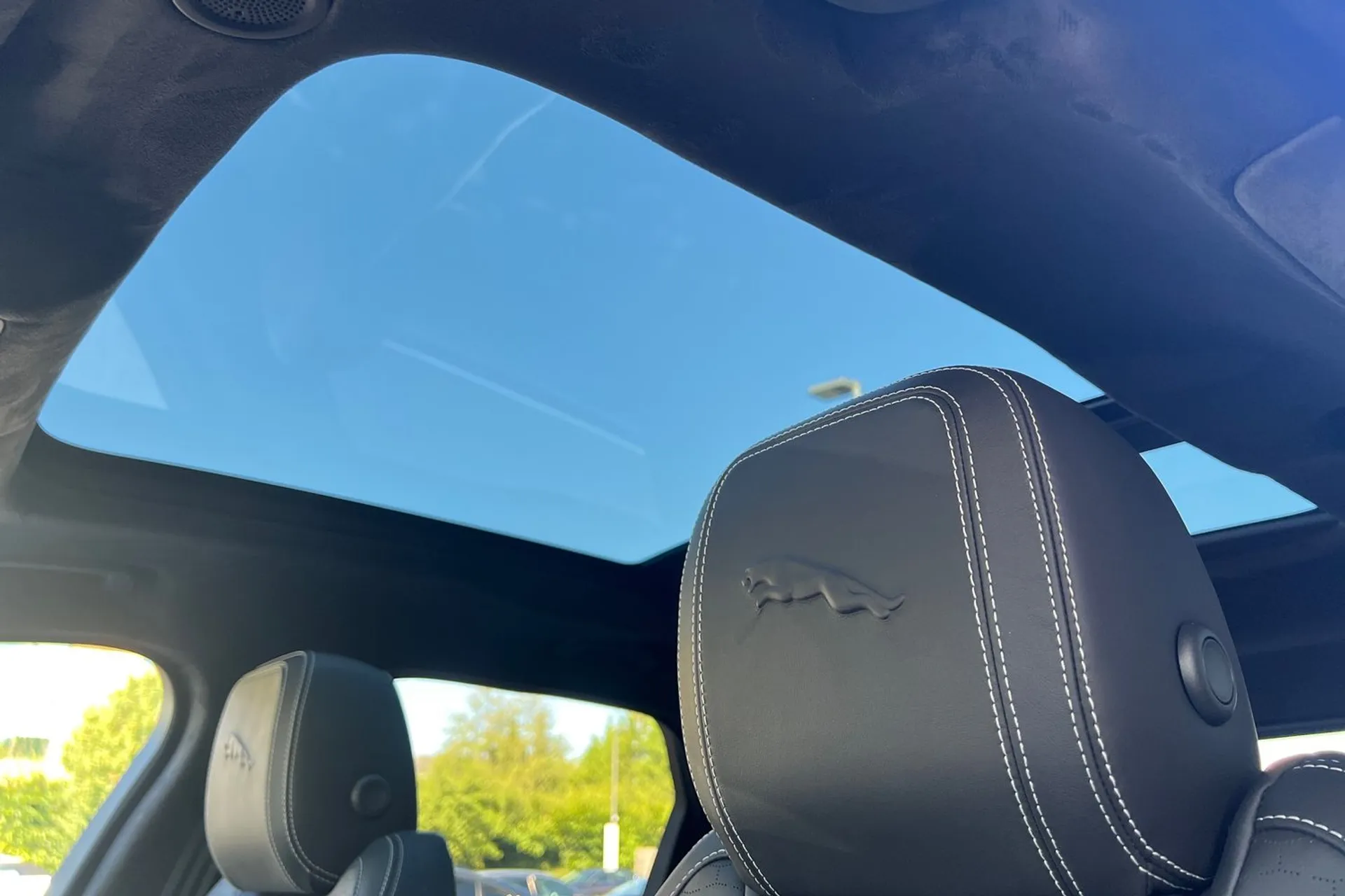Jaguar F-Pace thumbnail image number 4
