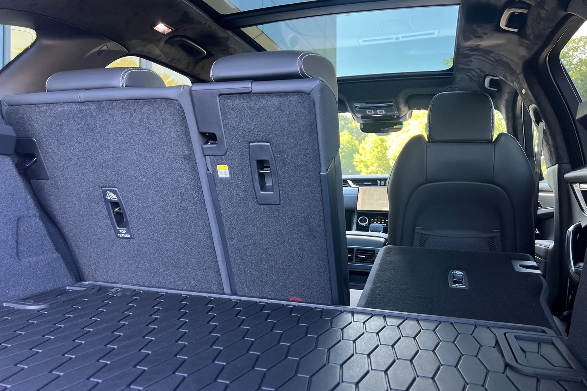 Jaguar F-Pace thumbnail image number 31