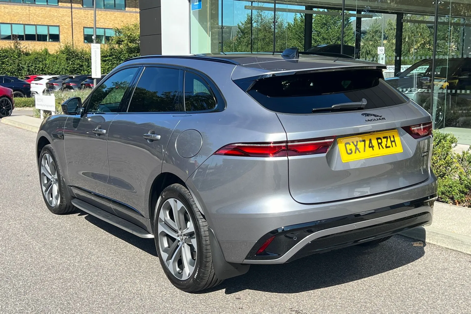 Jaguar F-Pace thumbnail image number 12