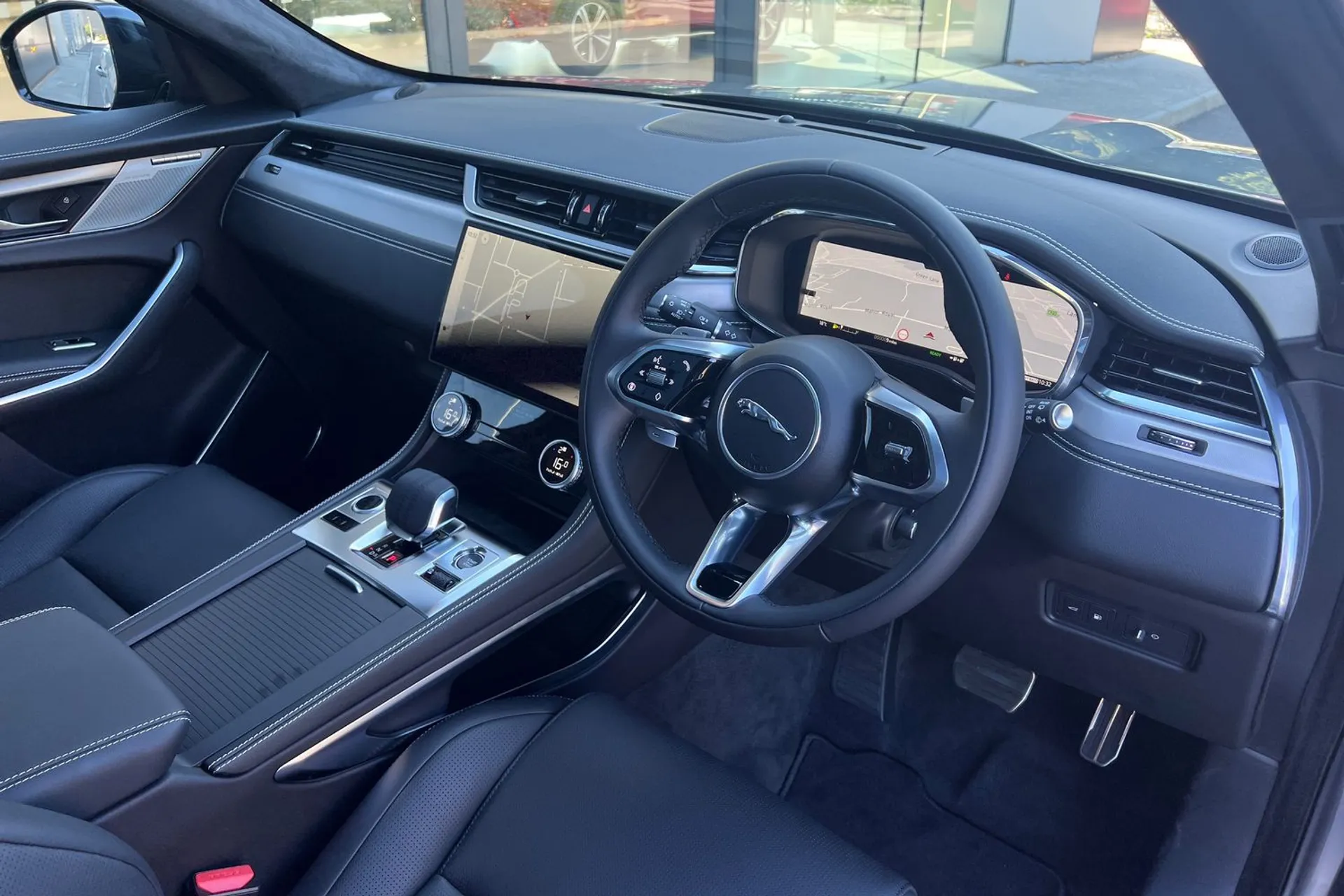 Jaguar F-Pace thumbnail image number 36