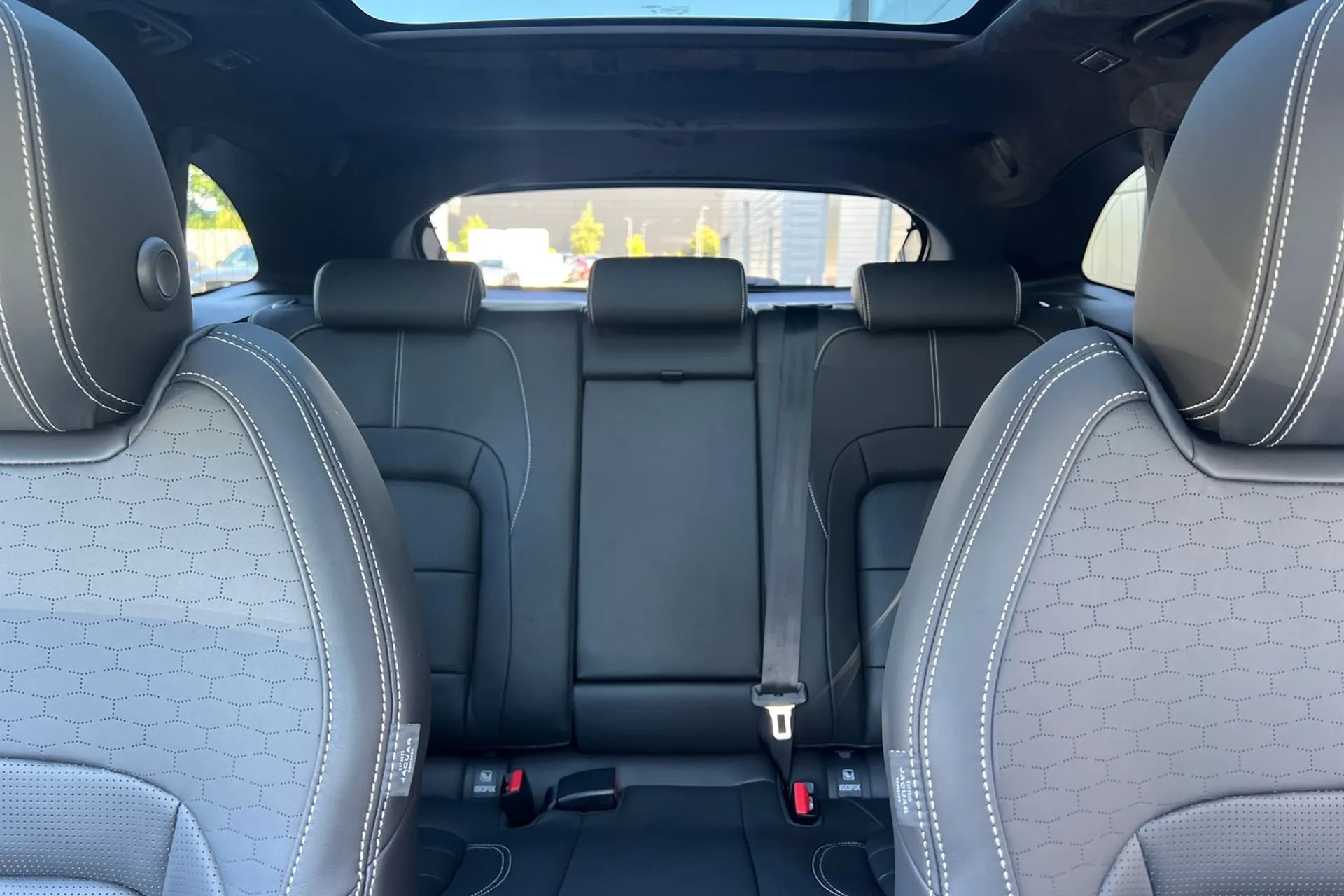 Jaguar F-Pace thumbnail image number 23