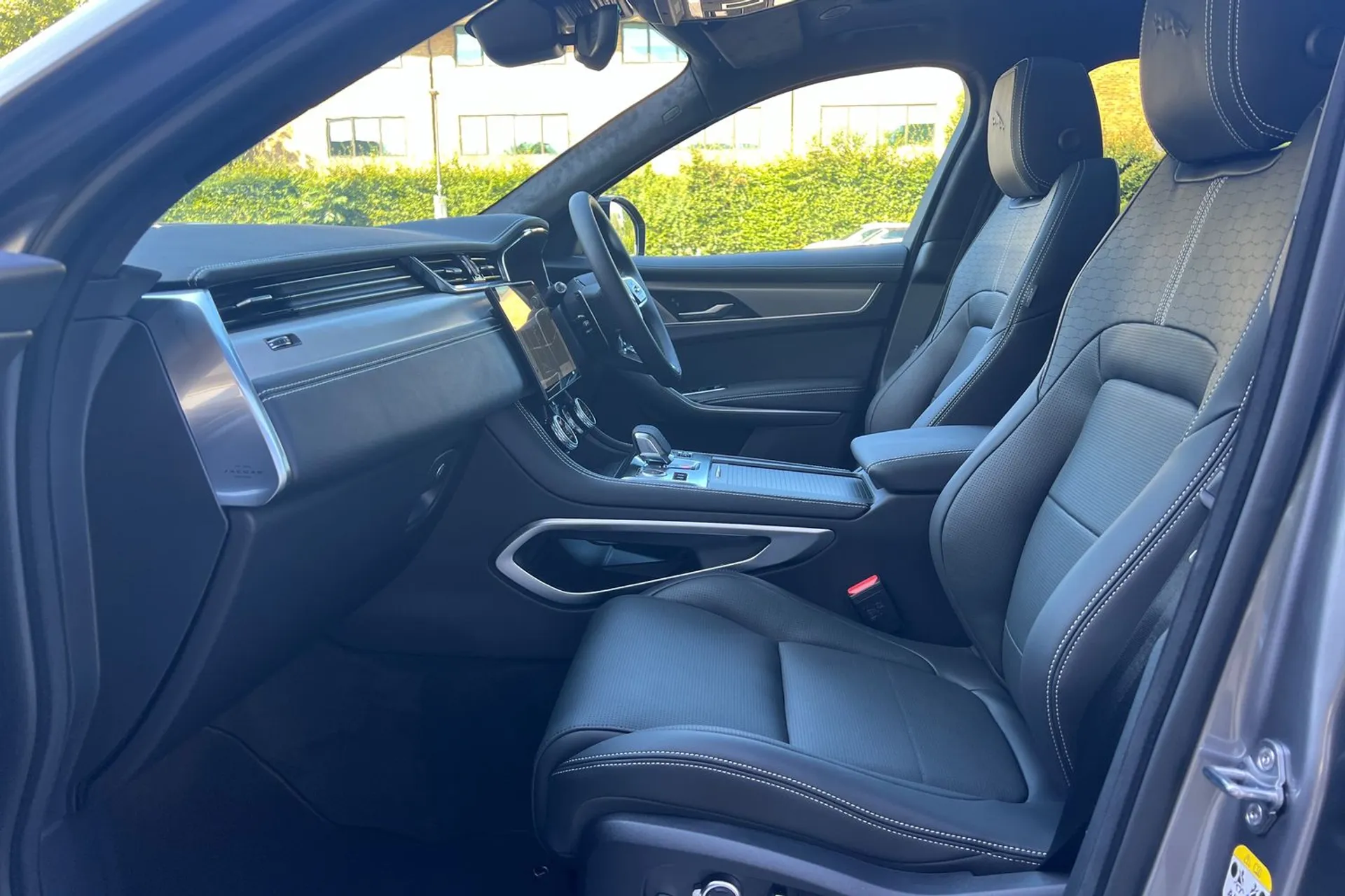 Jaguar F-Pace thumbnail image number 40