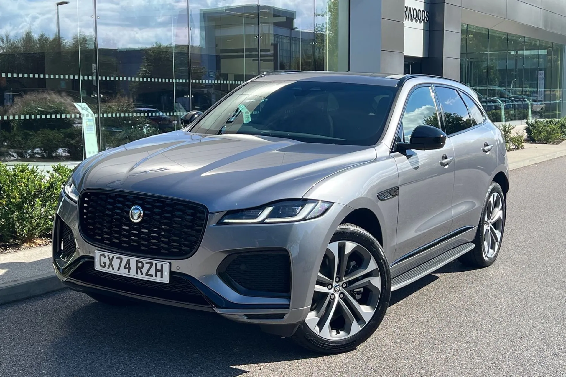 Jaguar F-Pace thumbnail image number 14