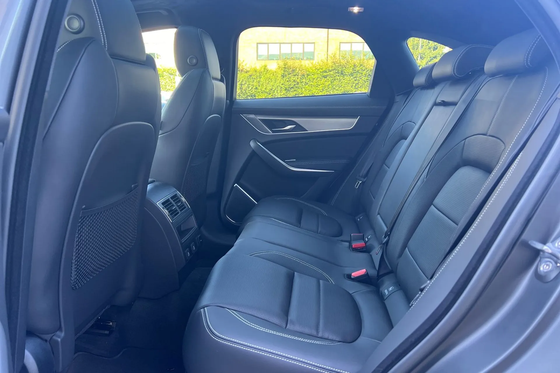 Jaguar F-Pace thumbnail image number 35