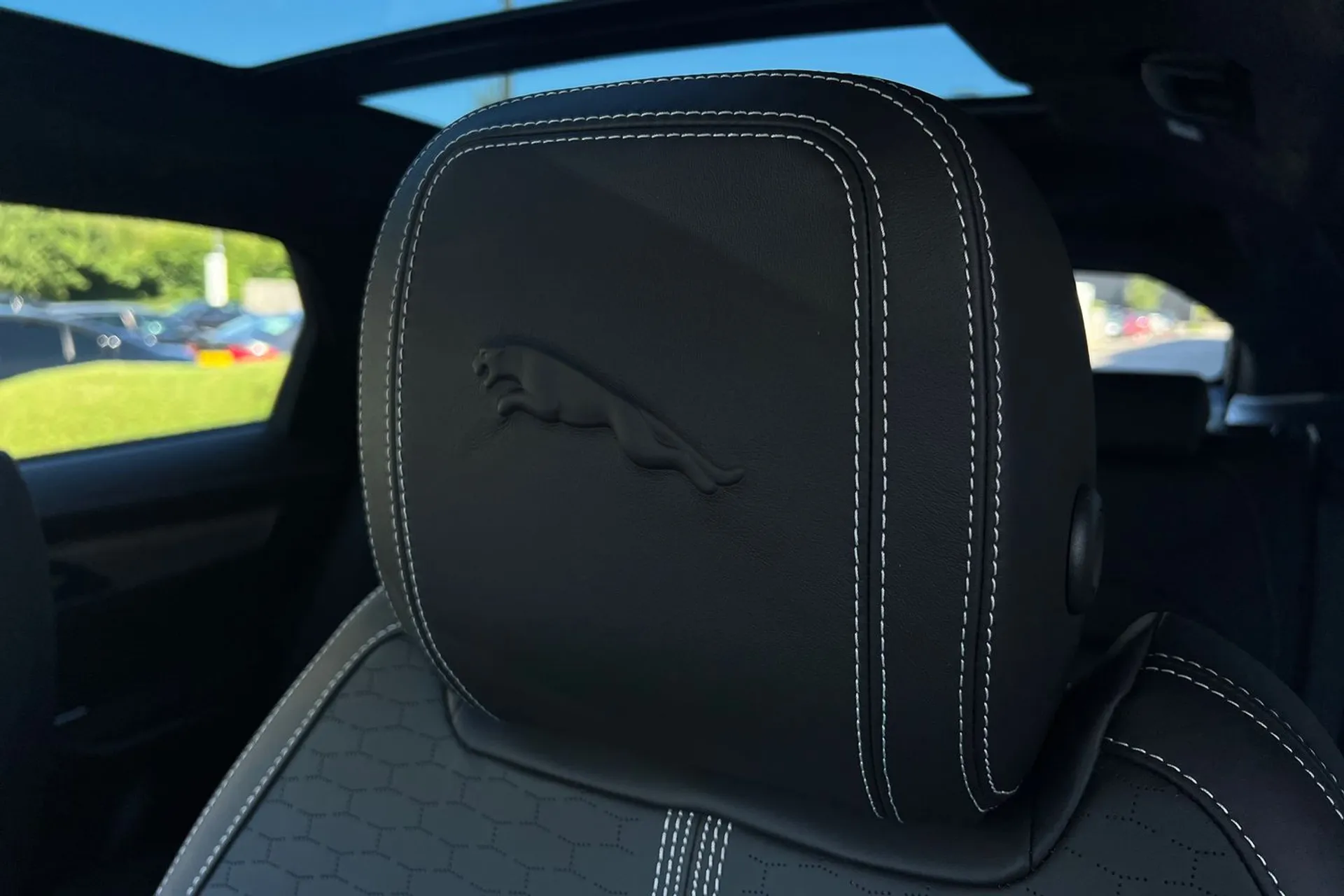 Jaguar F-Pace thumbnail image number 6