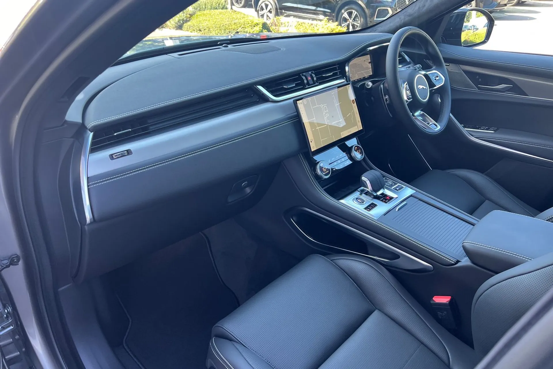 Jaguar F-Pace thumbnail image number 38