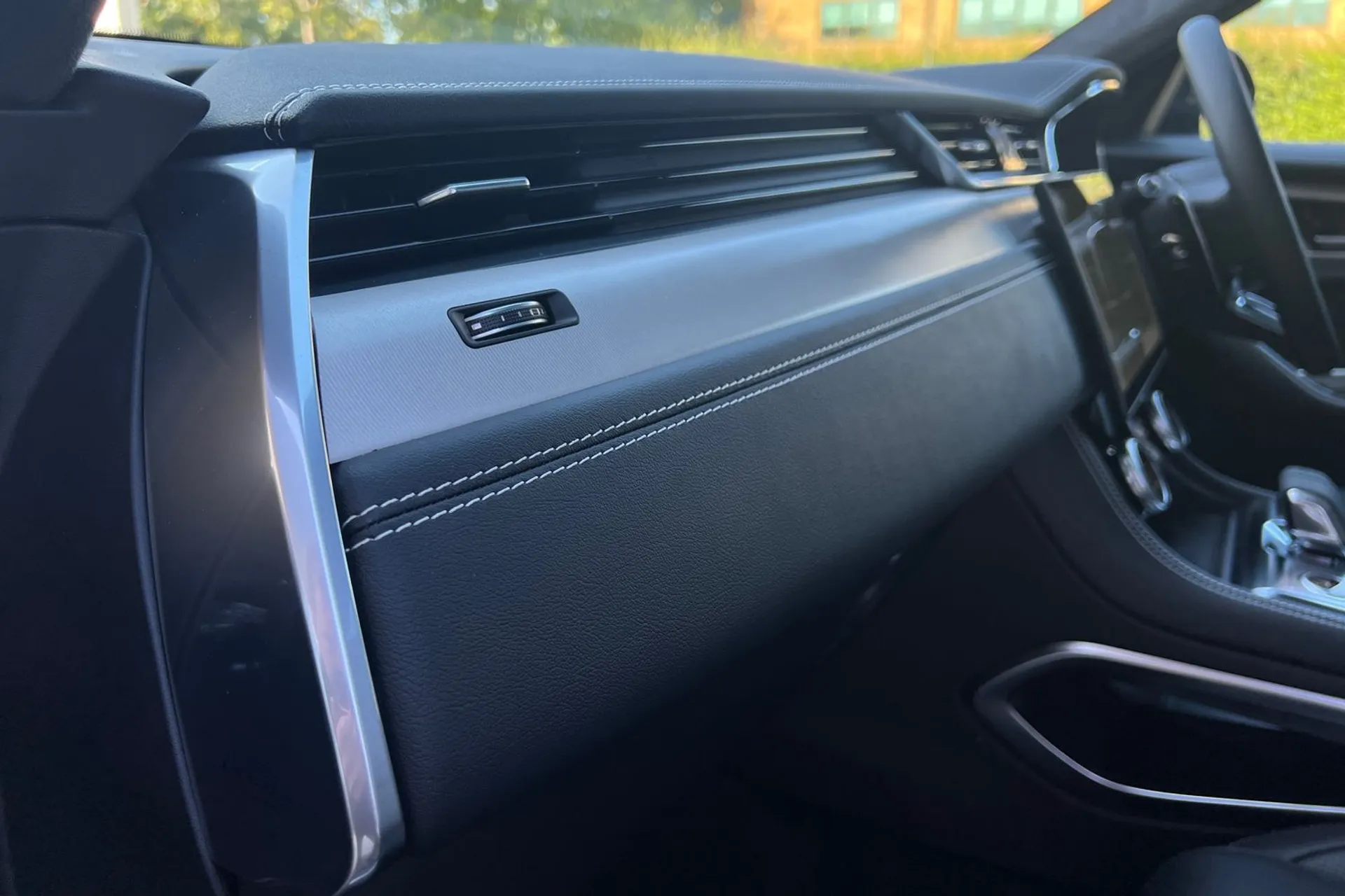 Jaguar F-Pace thumbnail image number 39