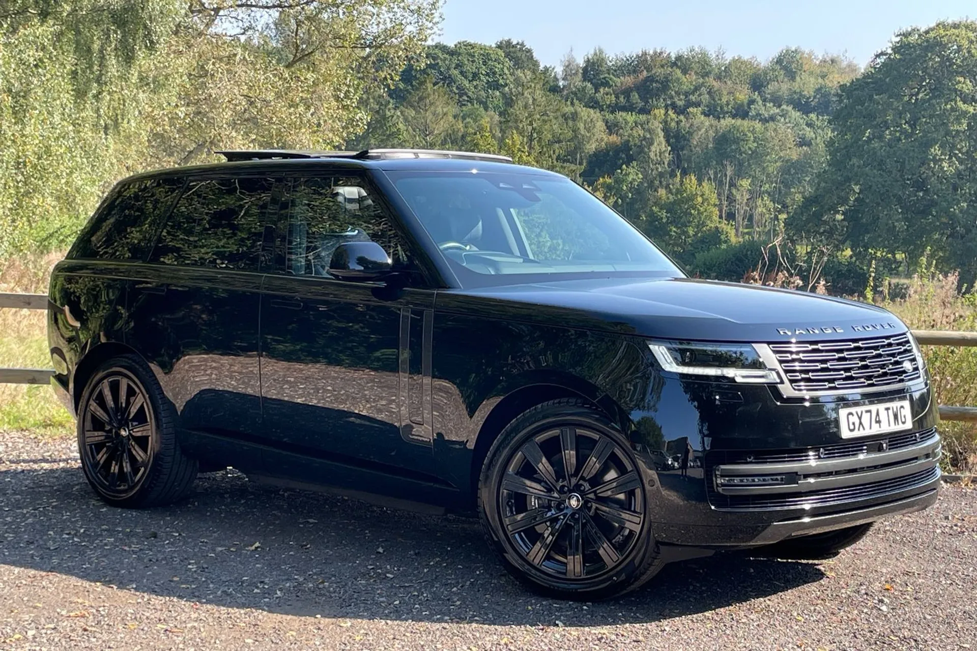 LAND ROVER RANGE ROVER focused image