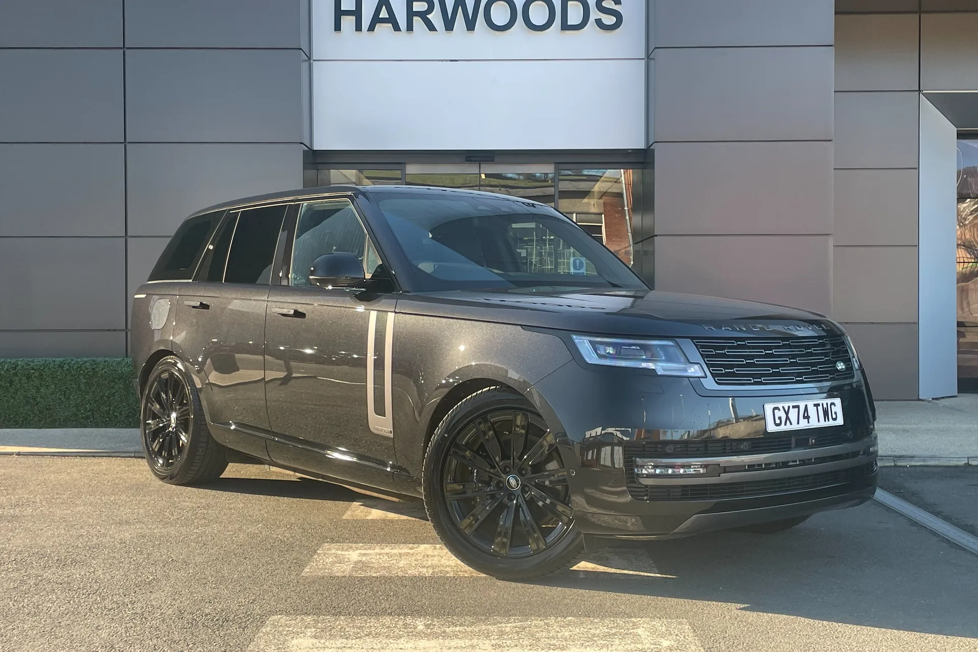 LAND ROVER RANGE ROVER focused image