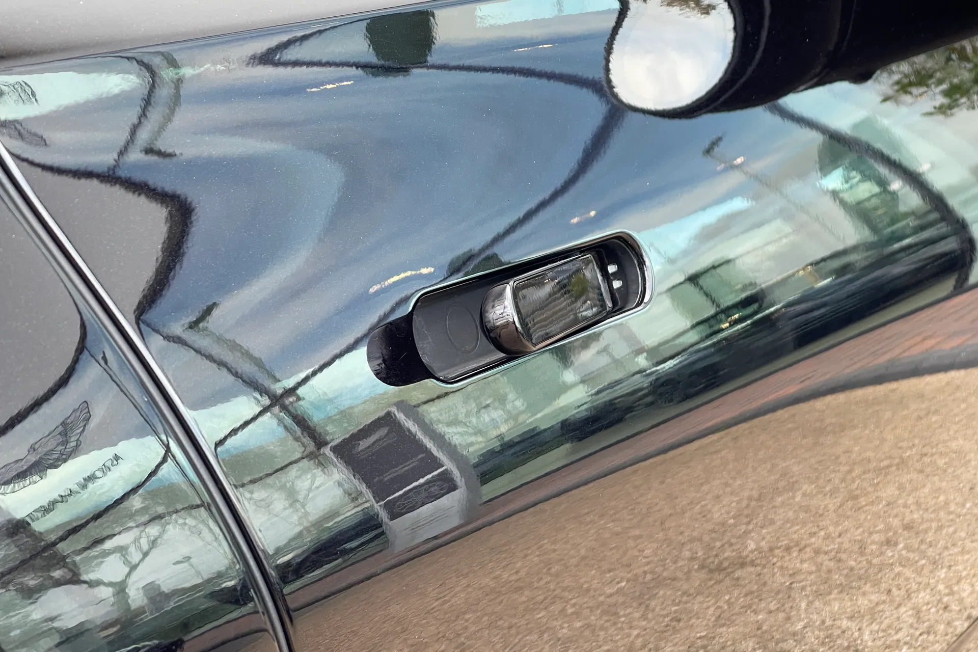 Aston Martin DBX thumbnail image number 53