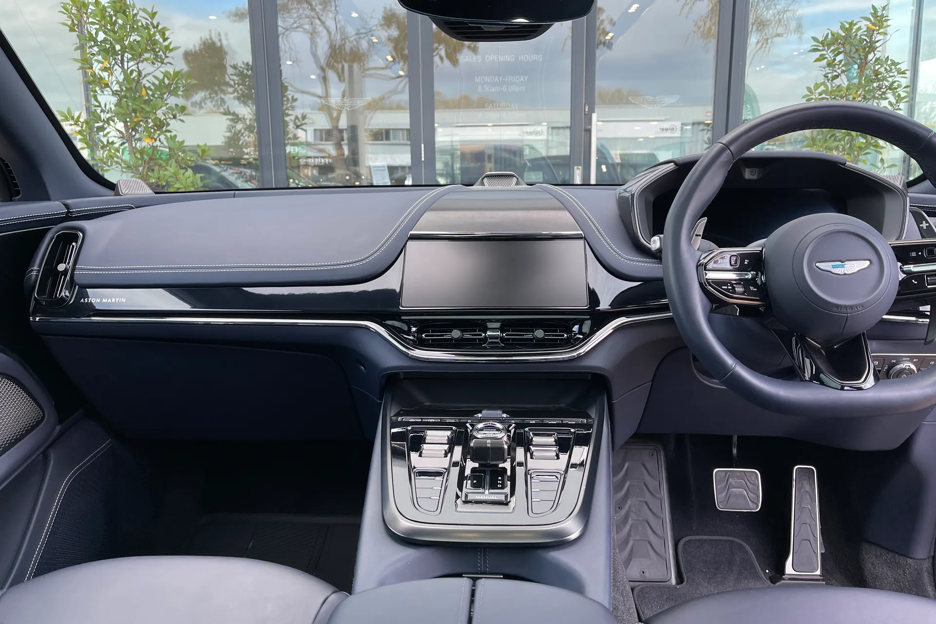 Aston Martin DBX thumbnail image number 30