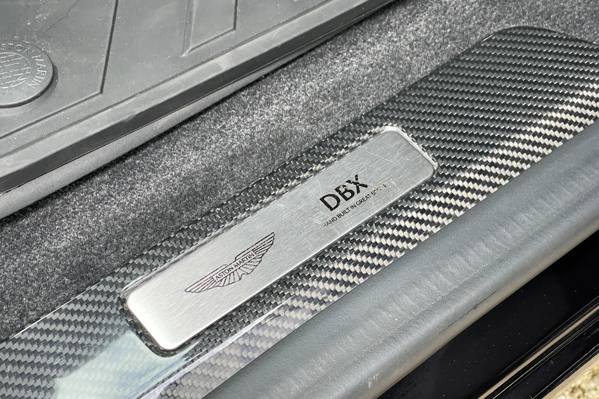 Aston Martin DBX thumbnail image number 19