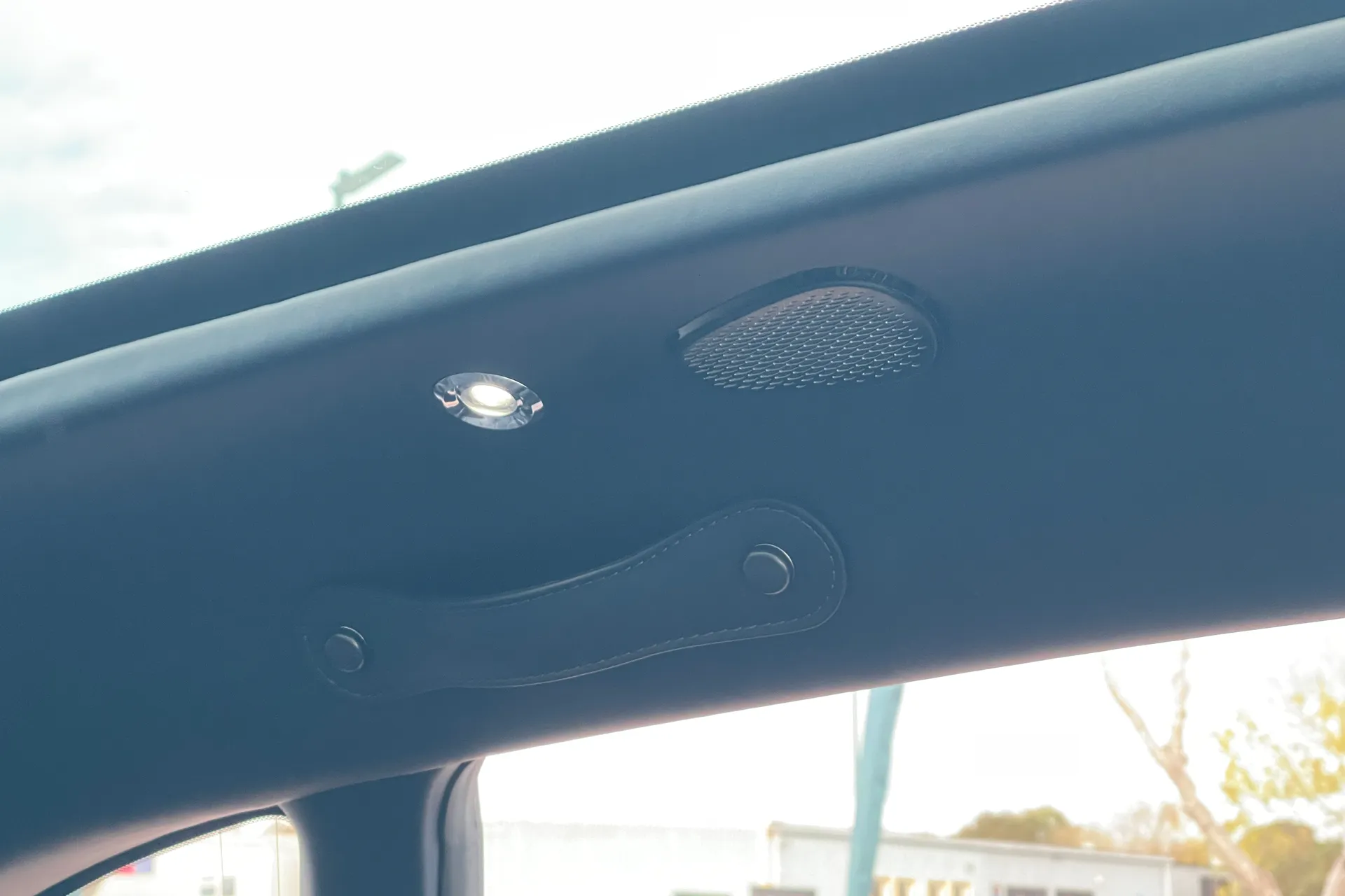 Aston Martin DBX thumbnail image number 28