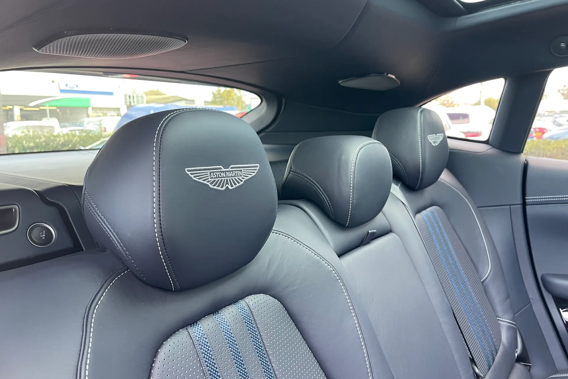 Aston Martin DBX thumbnail image number 44