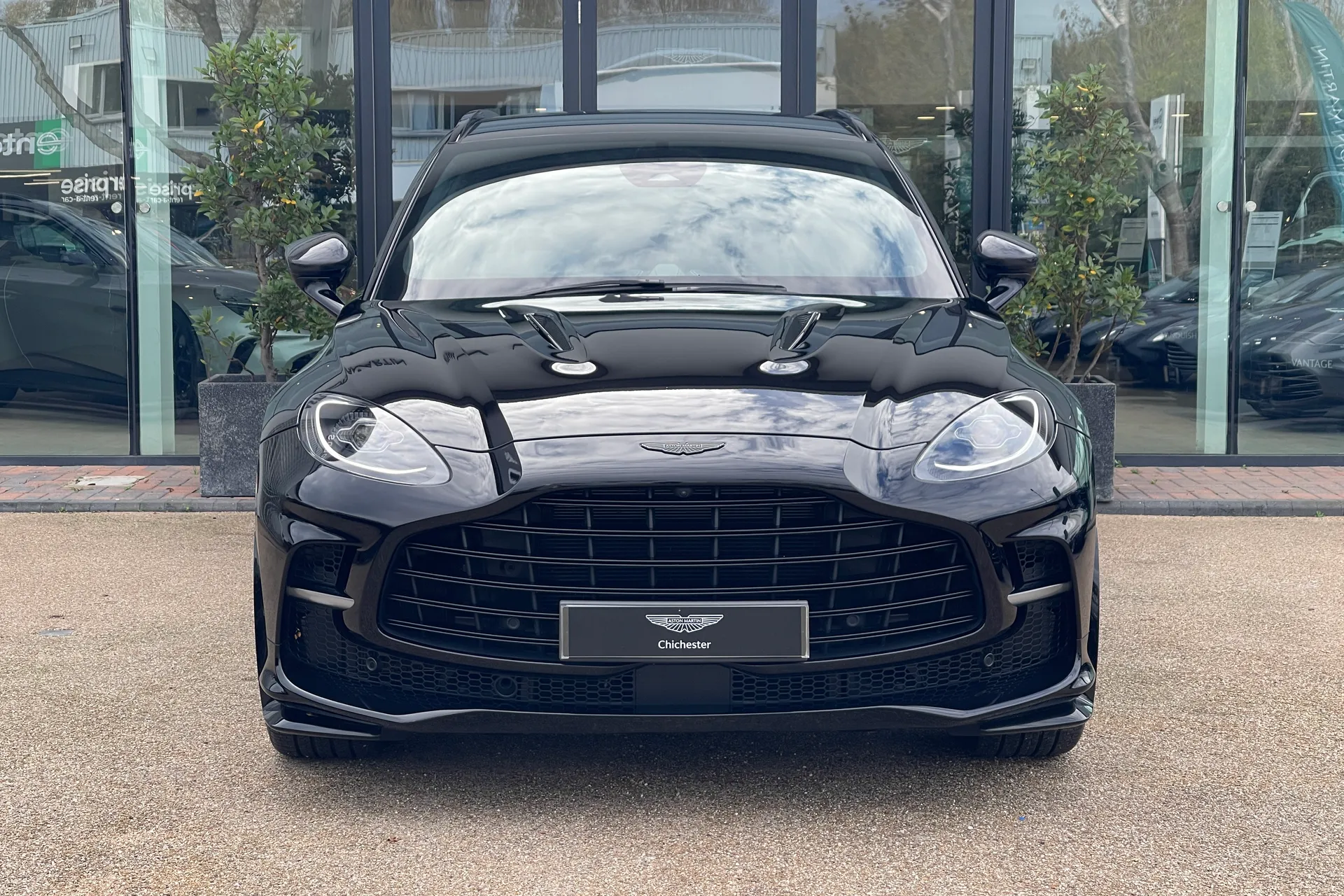Aston Martin DBX thumbnail image number 7