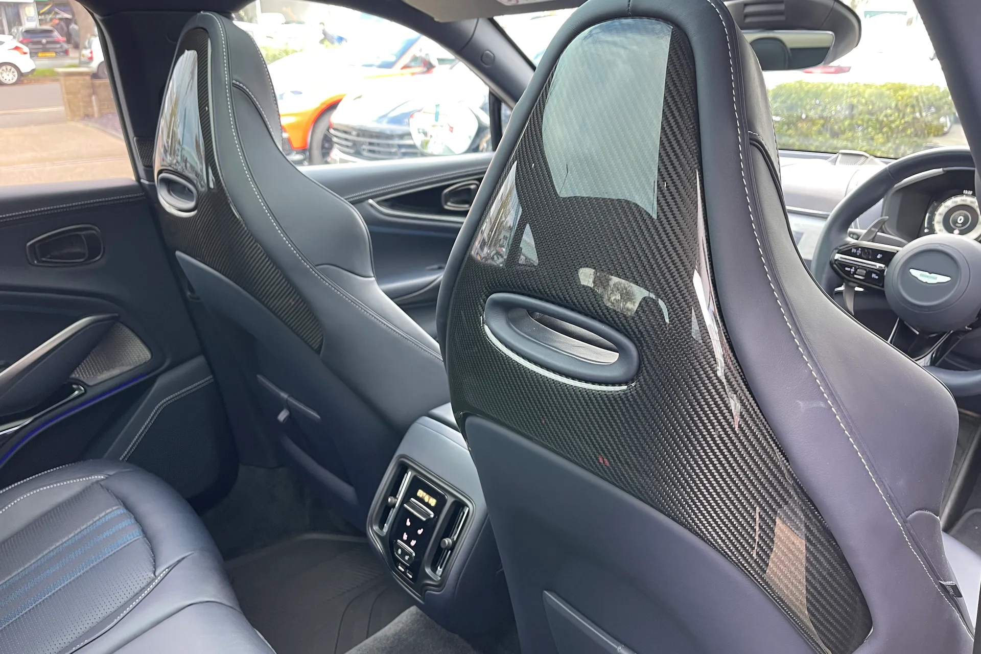 Aston Martin DBX thumbnail image number 20