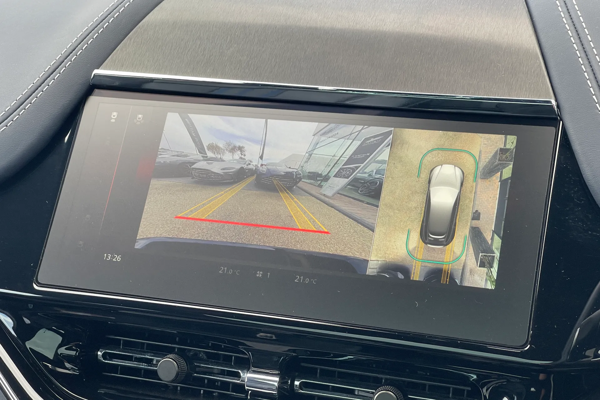 Aston Martin DBX thumbnail image number 39