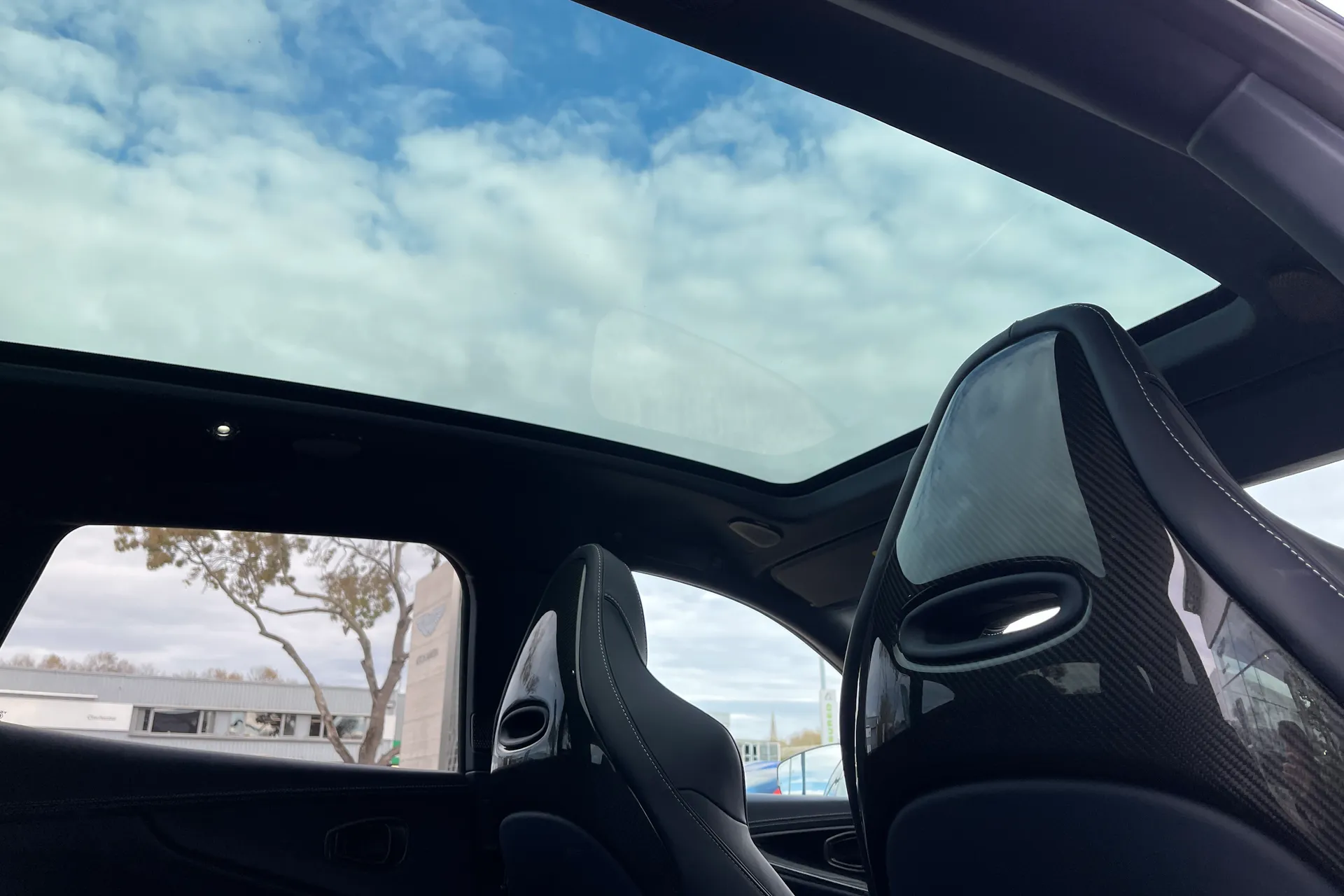 Aston Martin DBX thumbnail image number 26