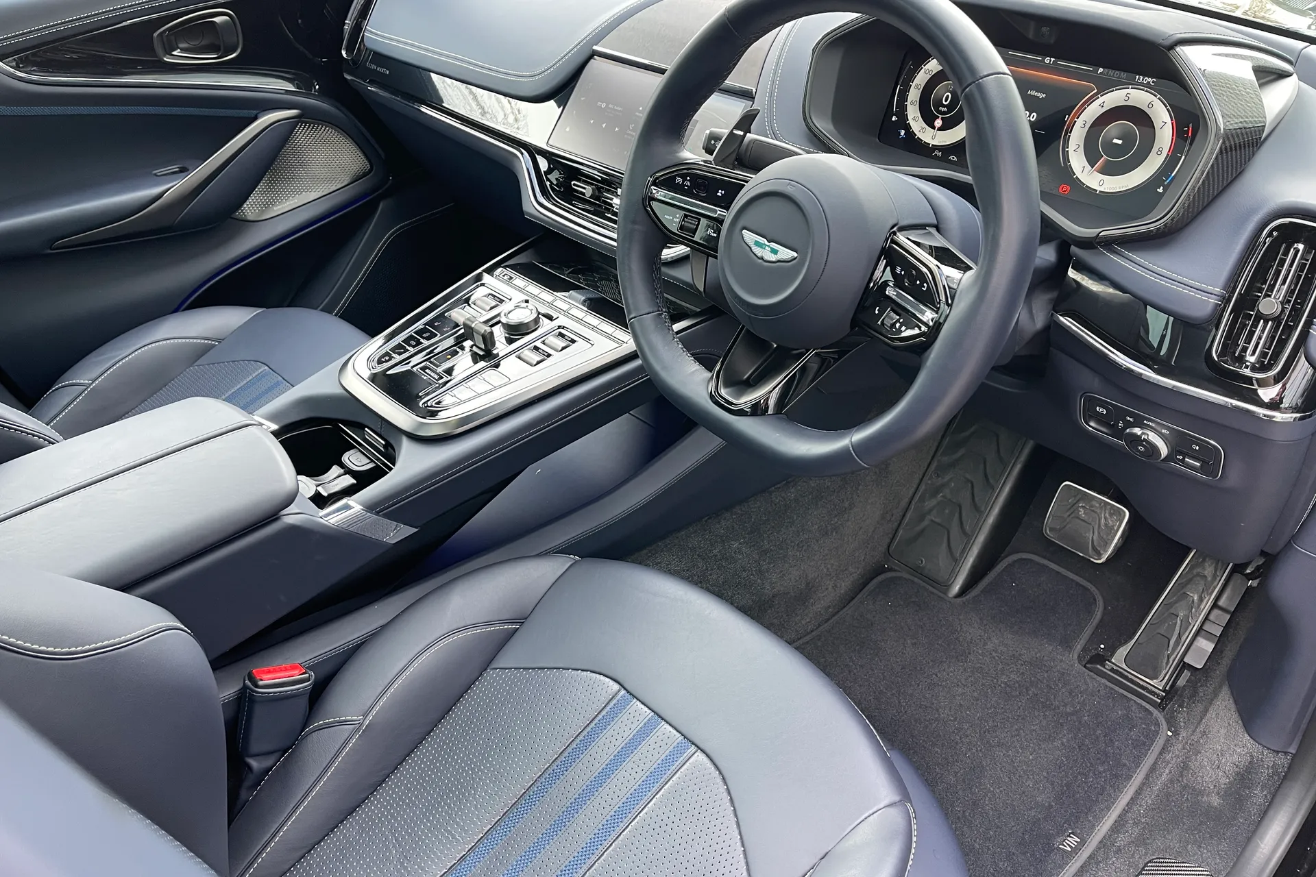 Aston Martin DBX thumbnail image number 3