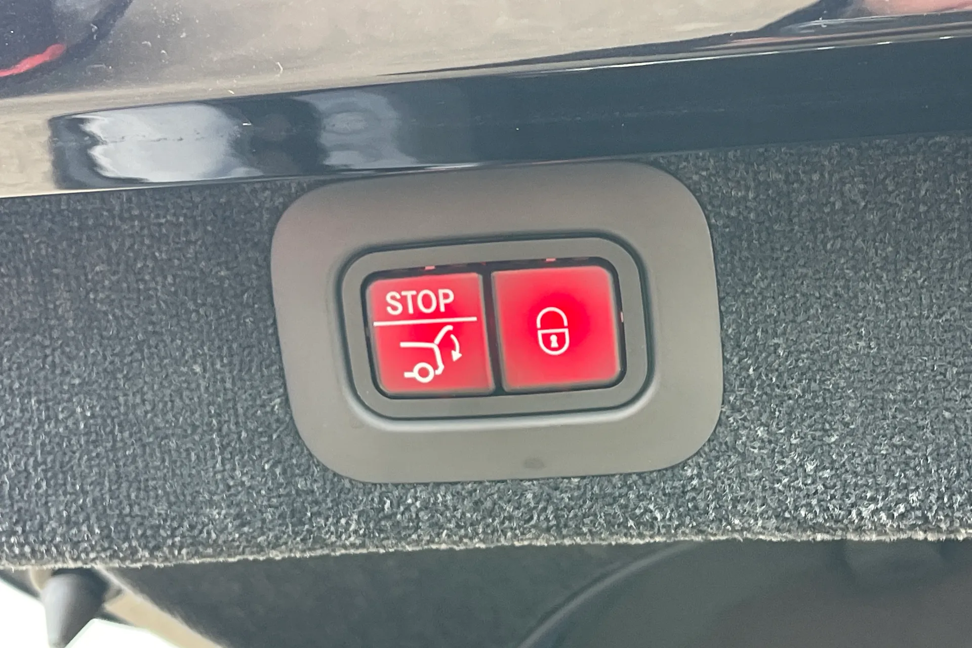 Aston Martin DBX thumbnail image number 51