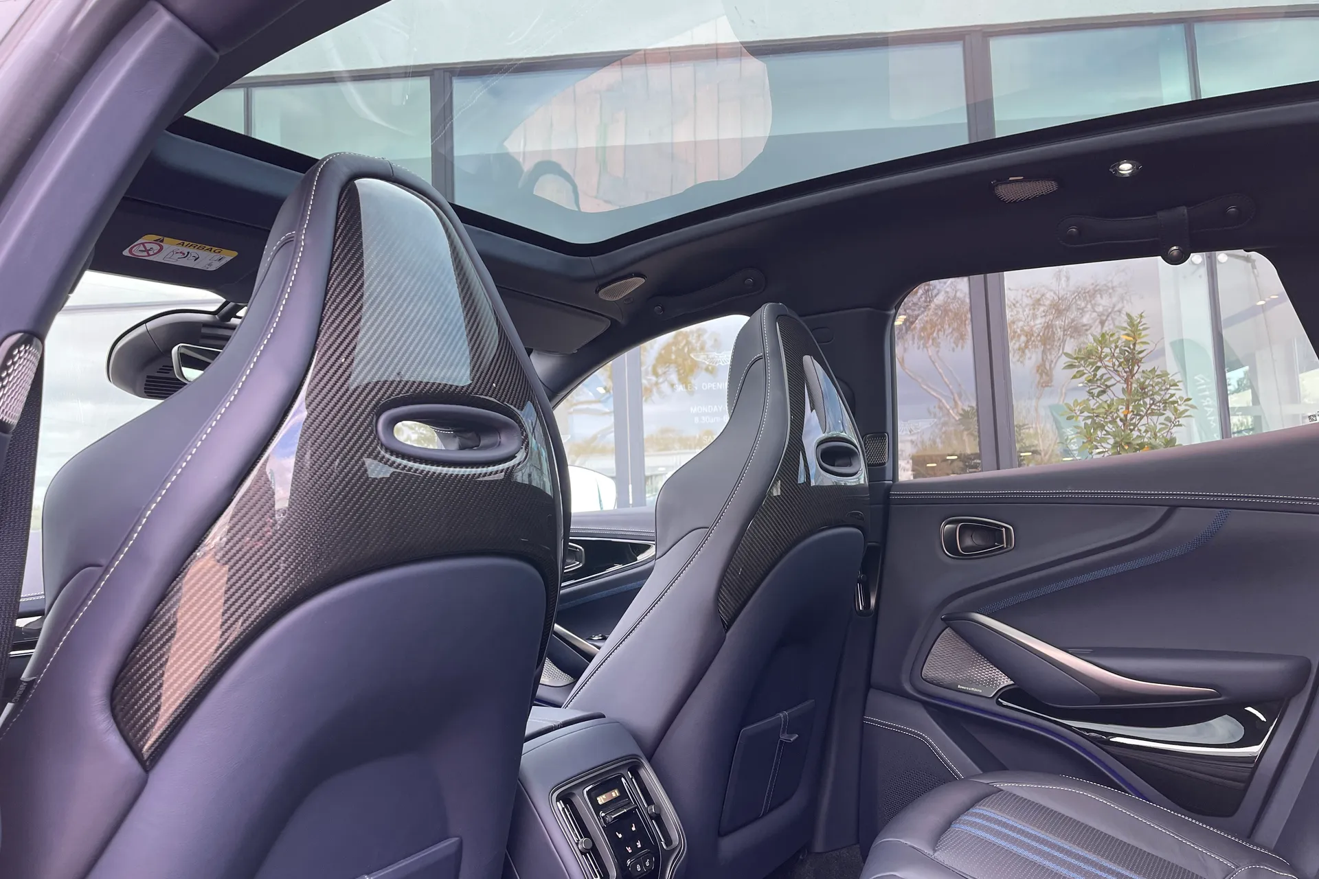 Aston Martin DBX thumbnail image number 22