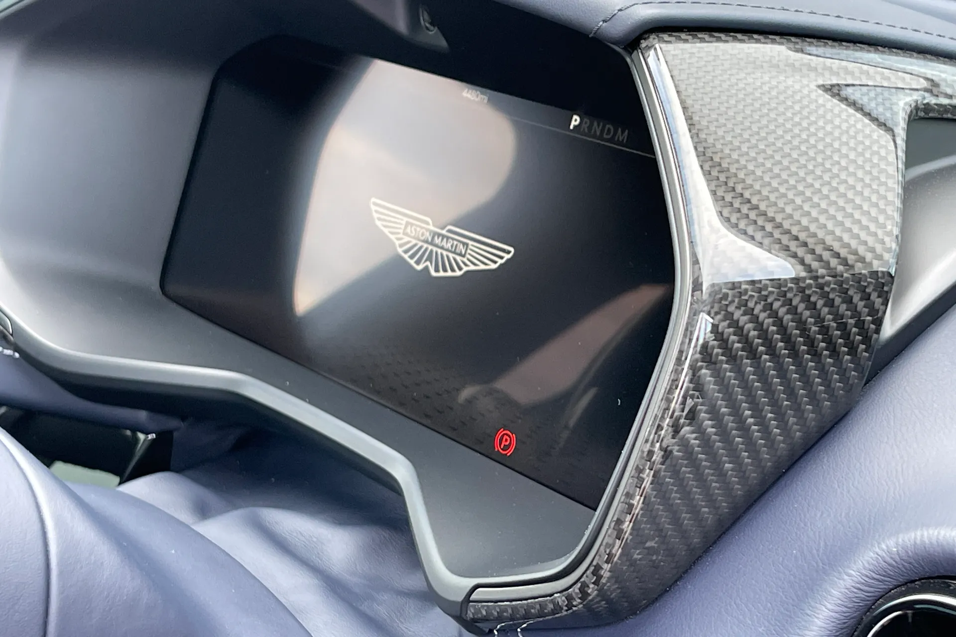 Aston Martin DBX thumbnail image number 21